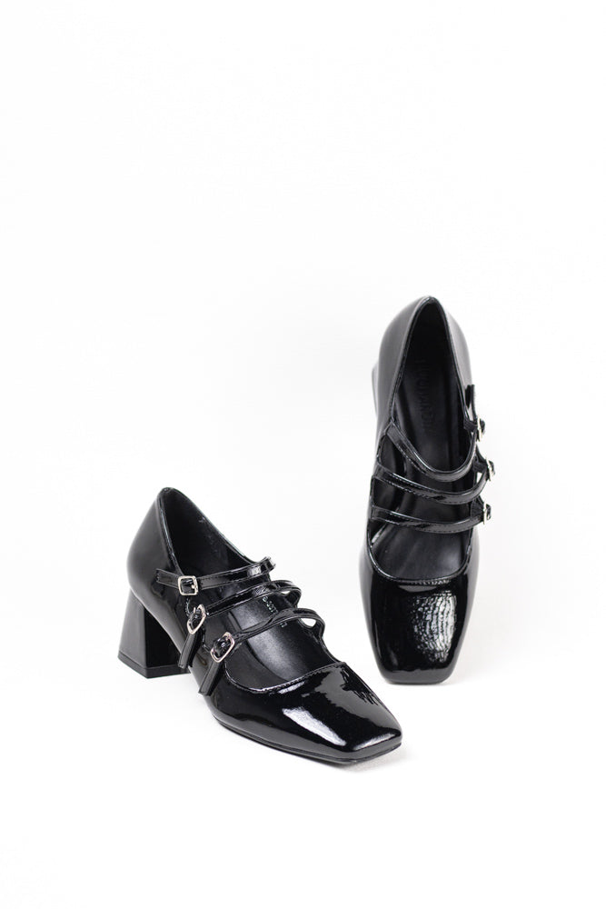 Zapatos de tacón rojo charol para mujer, triple hebilla, estilo audaz y elegante para eventos destacados