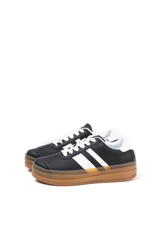Zapatillas en rosa pálido para mujer con detalle de rayas azules, estilo sutil y confort para el día a día