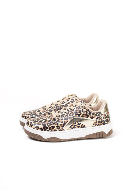 Zapatillas en tono crema para mujer con acabados metálicos, elegancia sutil y moderna para el día a día