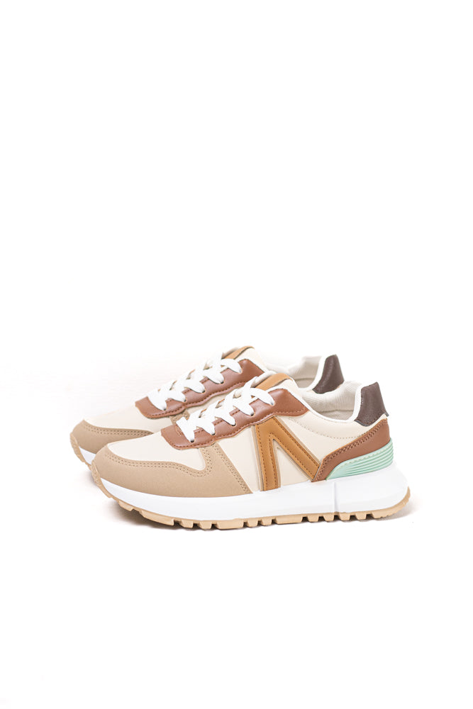 Zapatillas multitono para mujer con detalles en aqua, estilo vibrante y confort moderno para toda ocasión