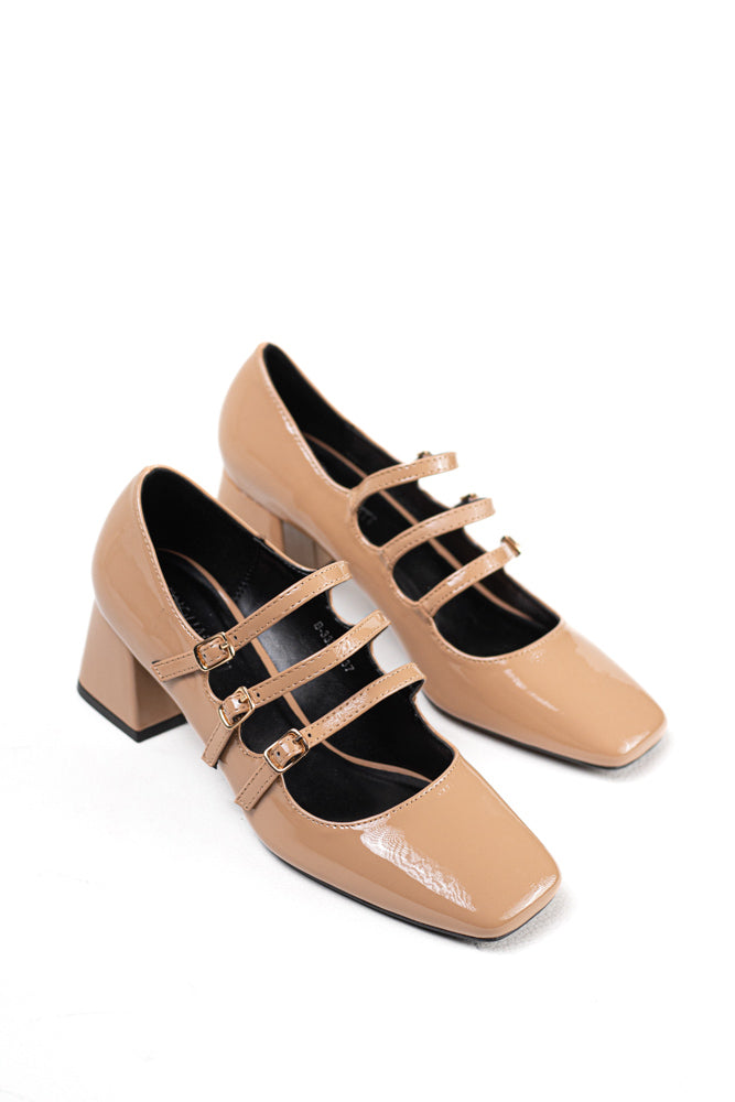 Zapatos de tacón rojo charol para mujer, triple hebilla, estilo audaz y elegante para eventos destacados