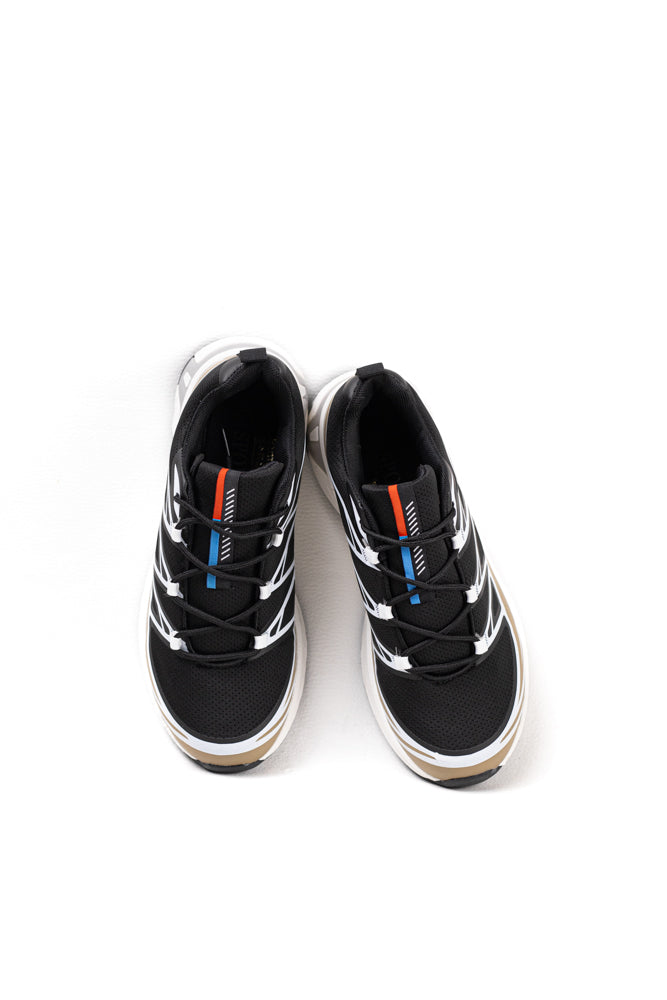 Zapatillas de trail running para mujer en blanco y negro, tecnología avanzada para el terreno más exigente