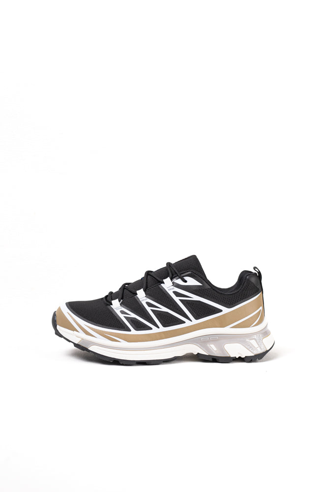 Zapatillas de trail running para mujer en blanco y negro, tecnología avanzada para el terreno más exigente