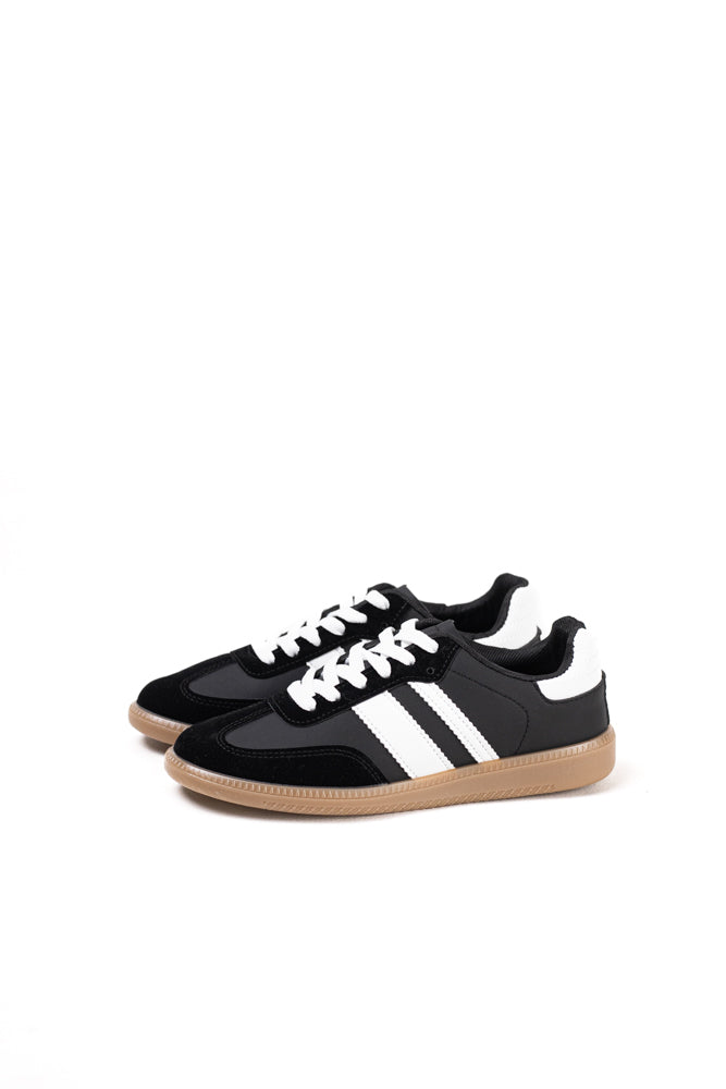 Zapatillas deportivas blancas para mujer con franjas negras, estilo clásico y comodidad para el uso diario