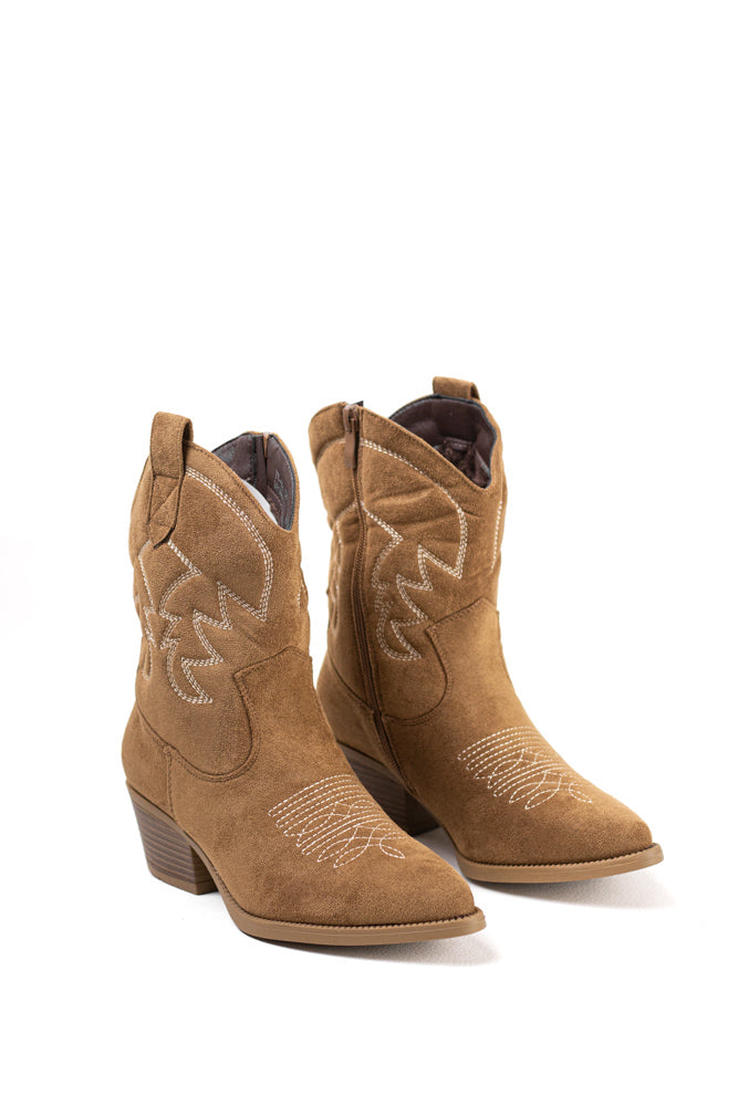 Botas Cowboy de gamuza beige para mujer, elegancia rústica con un toque de confort moderno