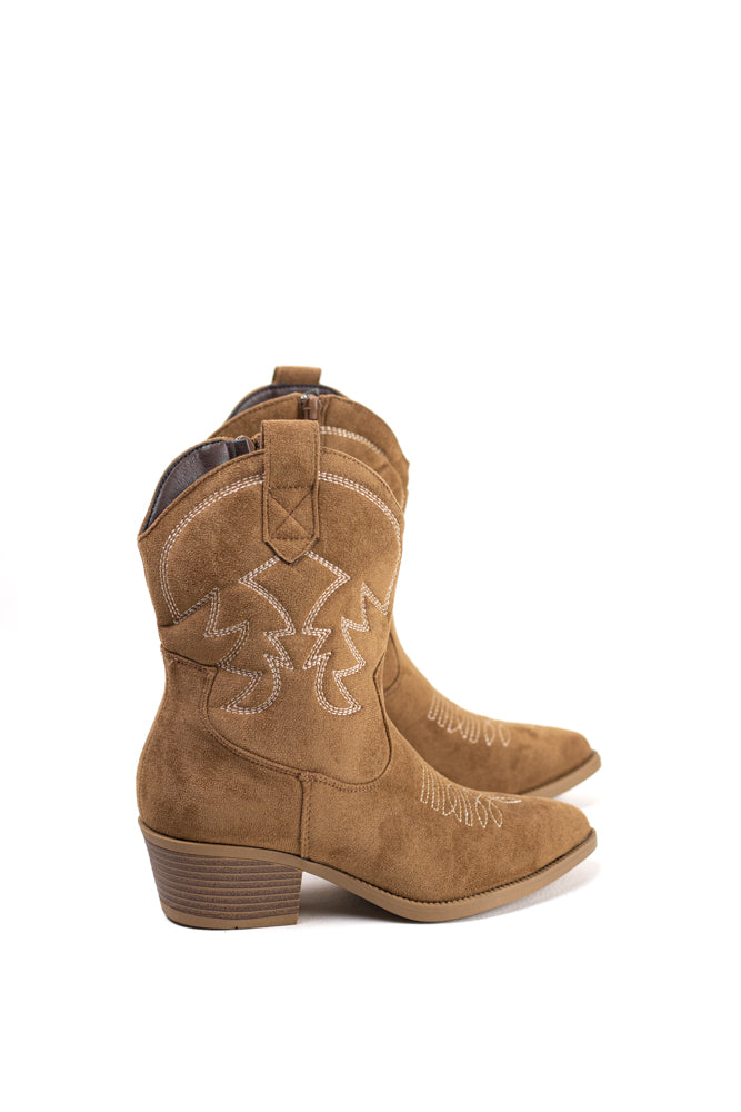 Botas Cowboy de gamuza beige para mujer, elegancia rústica con un toque de confort moderno