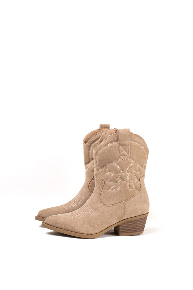 Botas Cowboy de gamuza beige para mujer, elegancia rústica con un toque de confort moderno