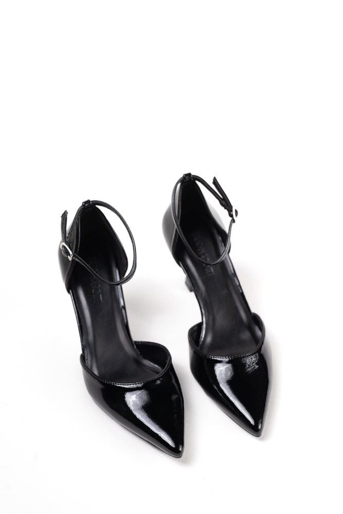 Zapatos de tacón bajo en charol rojo para mujer, elegancia vibrante para cualquier ocasión