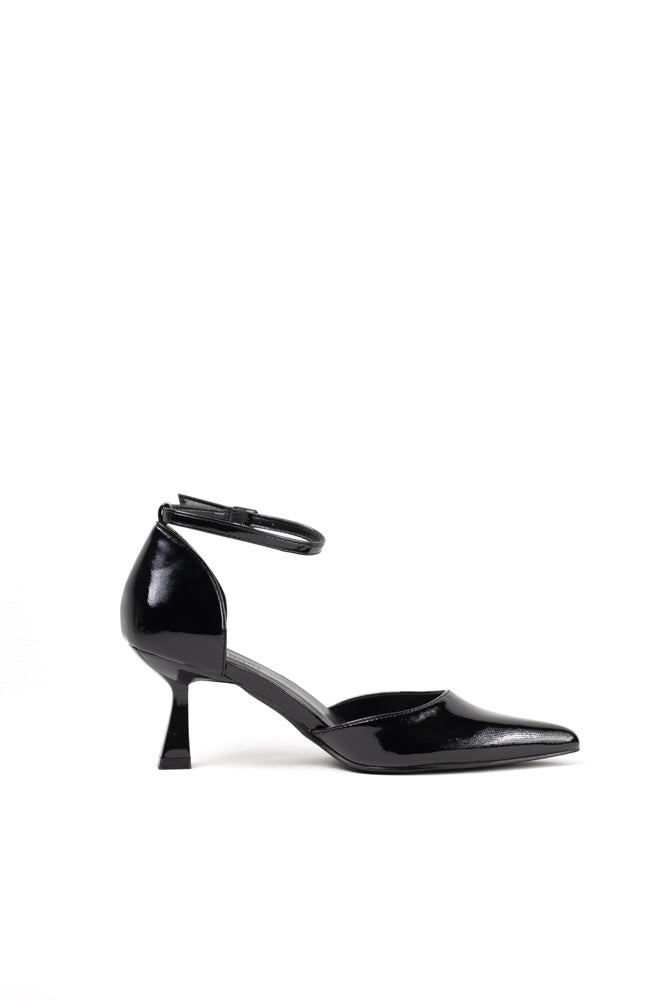 Zapatos de tacón bajo en charol rojo para mujer, elegancia vibrante para cualquier ocasión