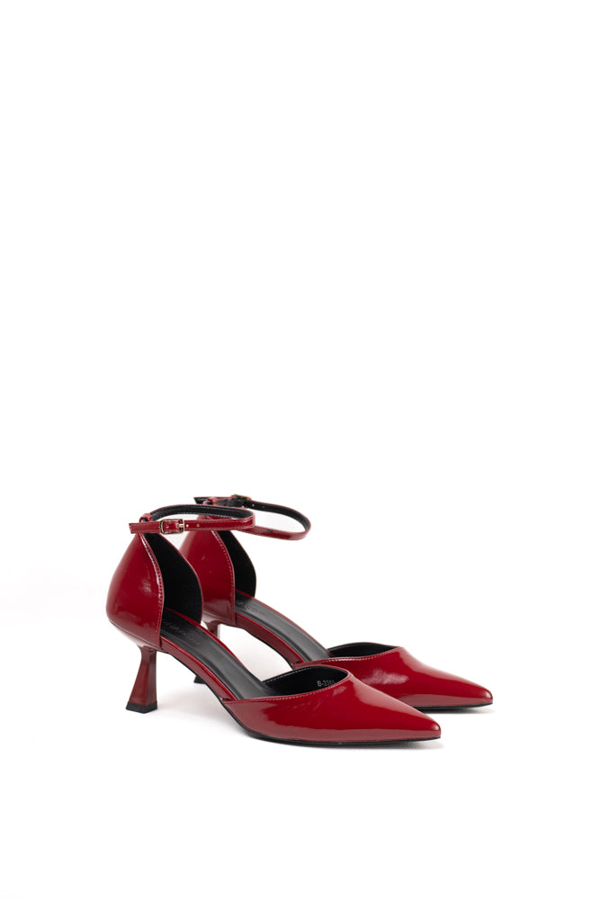 Zapatos de tacón bajo en charol rojo para mujer, elegancia vibrante para cualquier ocasión