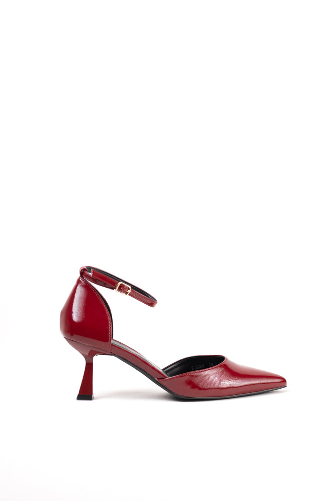 Zapatos de tacón bajo en charol rojo para mujer, elegancia vibrante para cualquier ocasión