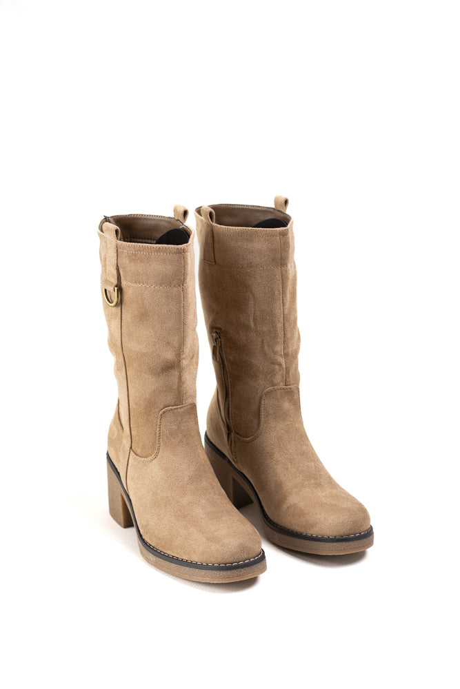 Botas de Gamuza Beige con Tacón Medio