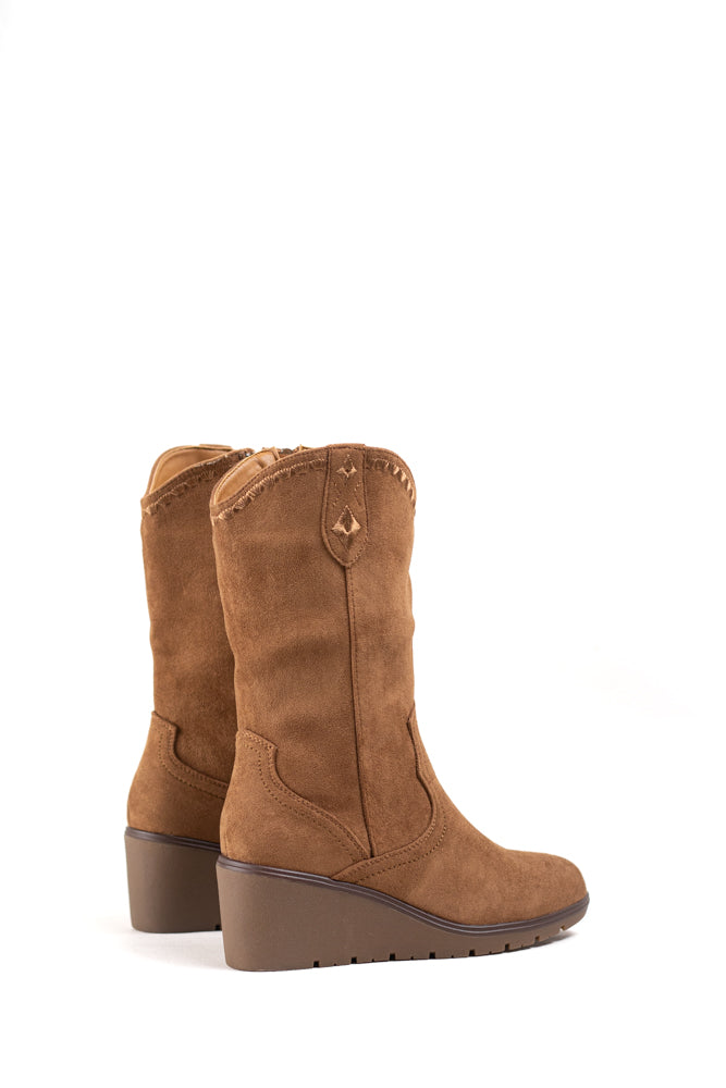 Botas Cowboy de mujer en tono beige suave con detalles bordados