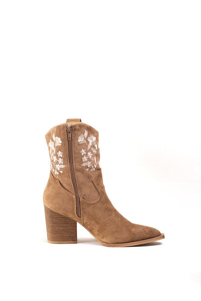 Botas Camperas en Ante Tostado con Bordado Floral para Mujer, Elegancia Natural