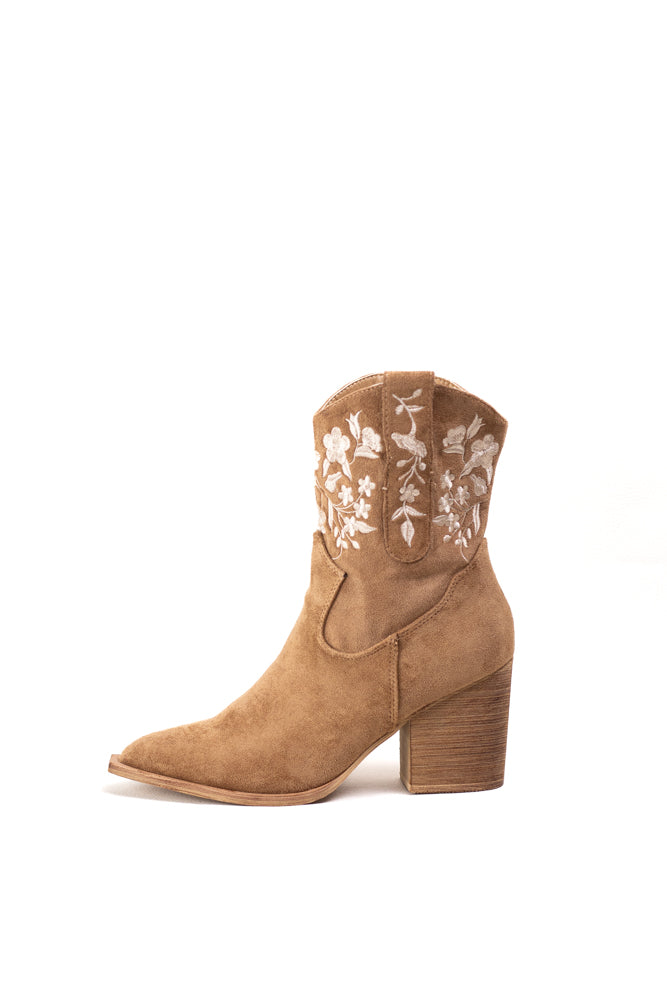 Botas Camperas en Ante Tostado con Bordado Floral para Mujer, Elegancia Natural