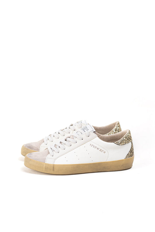 Zapatilla deportiva estilo retro en combinación de materiales Corina