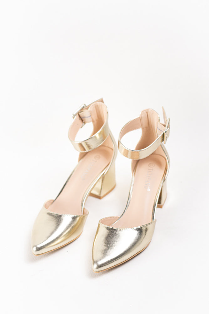 Tacones Dorados con Correa de Tobillo y Elegante Puntera