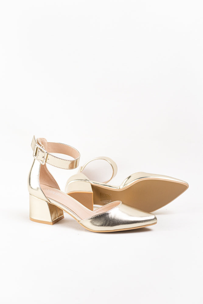 Tacones Dorados con Correa de Tobillo y Elegante Puntera
