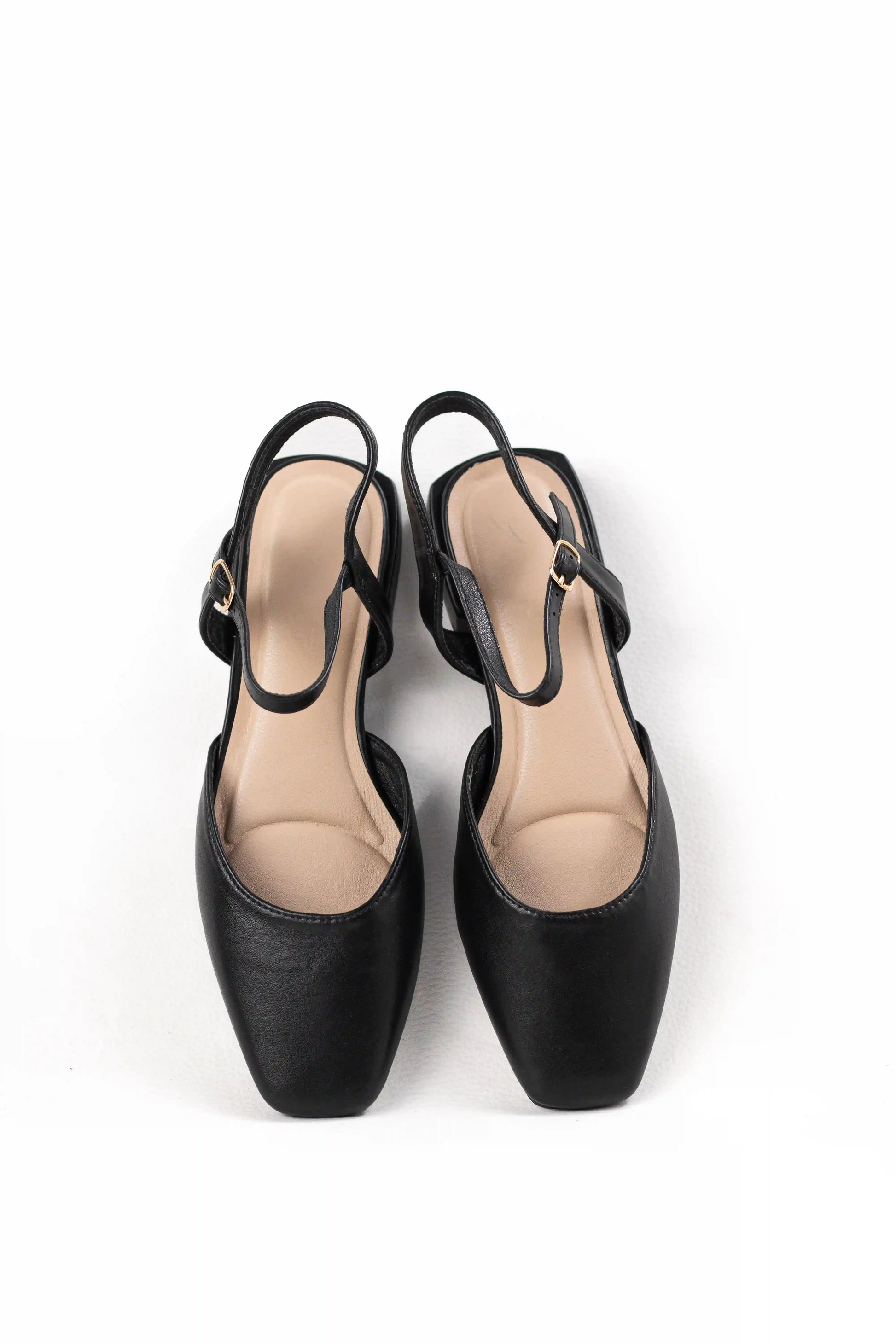 zapato de tacon bajo acabado metalizado puntera cerrada y pulsera ajustable sandalias color Negras talla 40