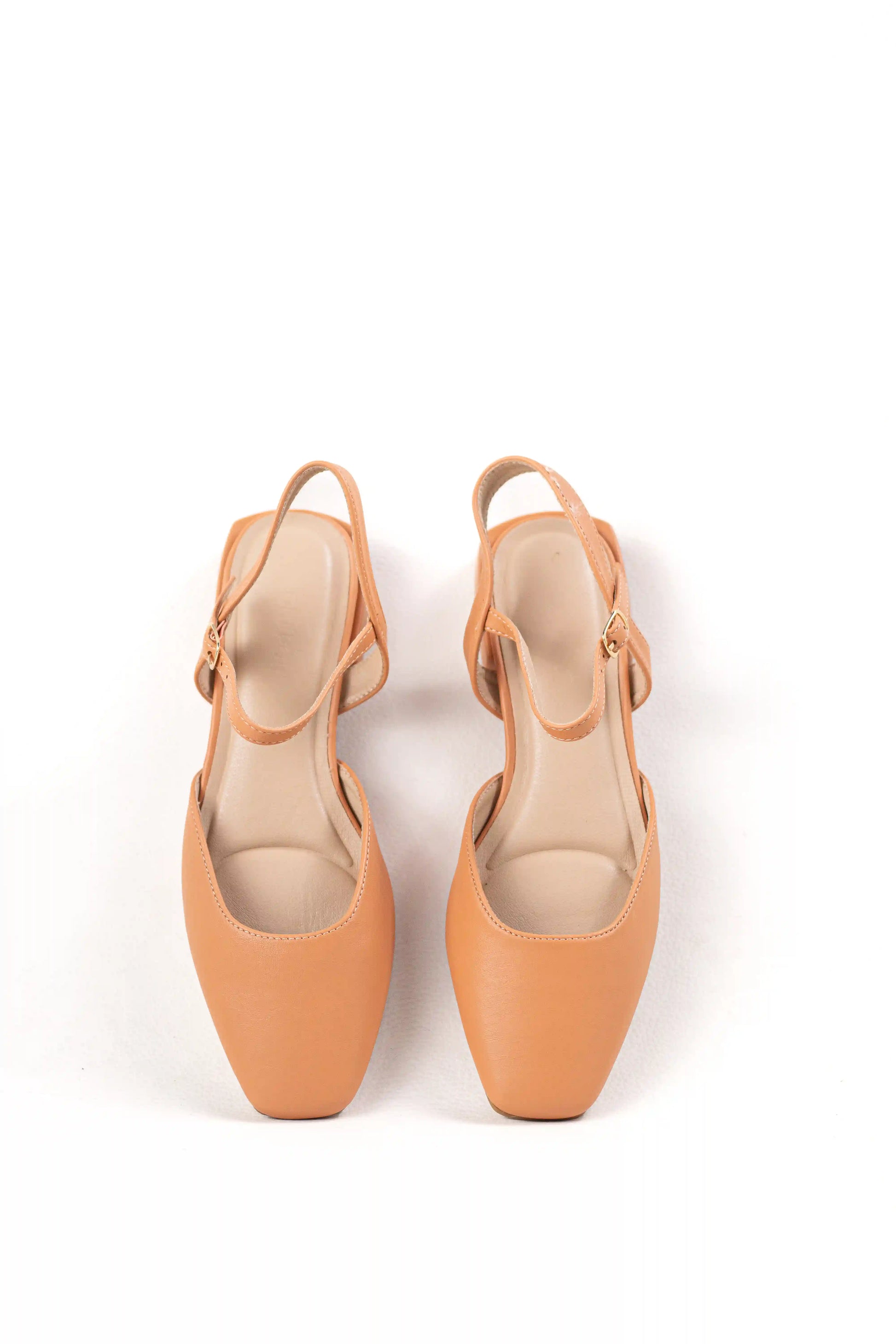 zapato de tacon bajo acabado metalizado puntera cerrada y pulsera ajustable sandalias color Naranja talla 38