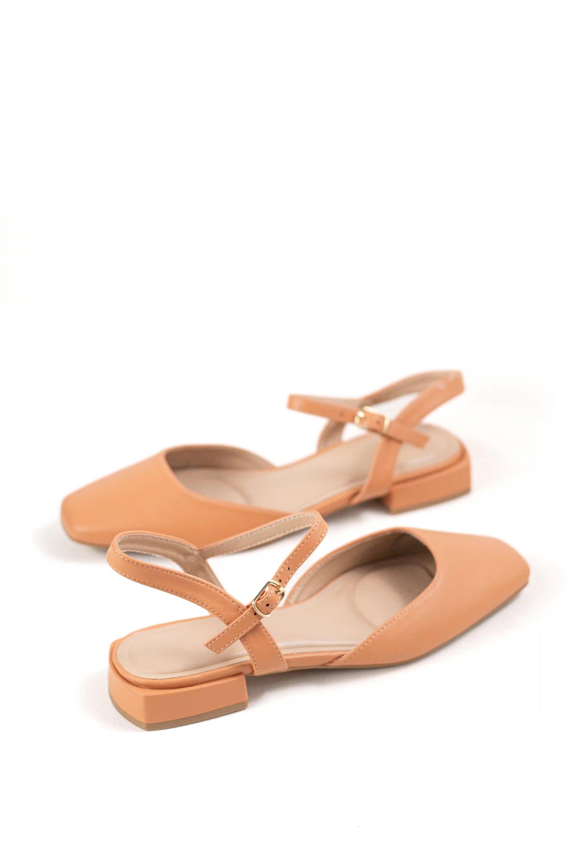 zapato de tacon bajo acabado metalizado puntera cerrada y pulsera ajustable sandalias color Naranja talla 40