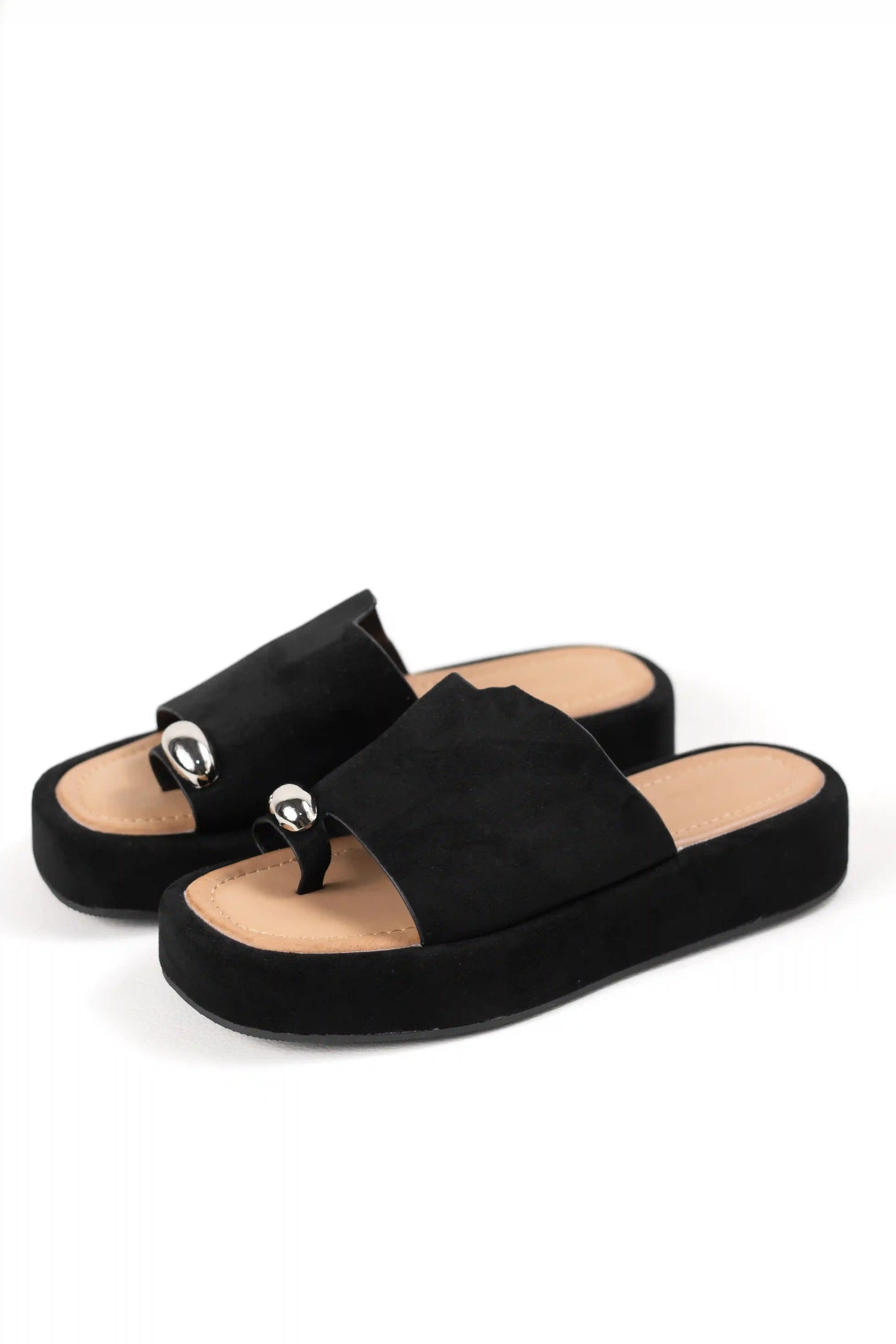 sandalias platafotma con suela acolchada estilo minimalista y detalle metalico color Khaki talla 41