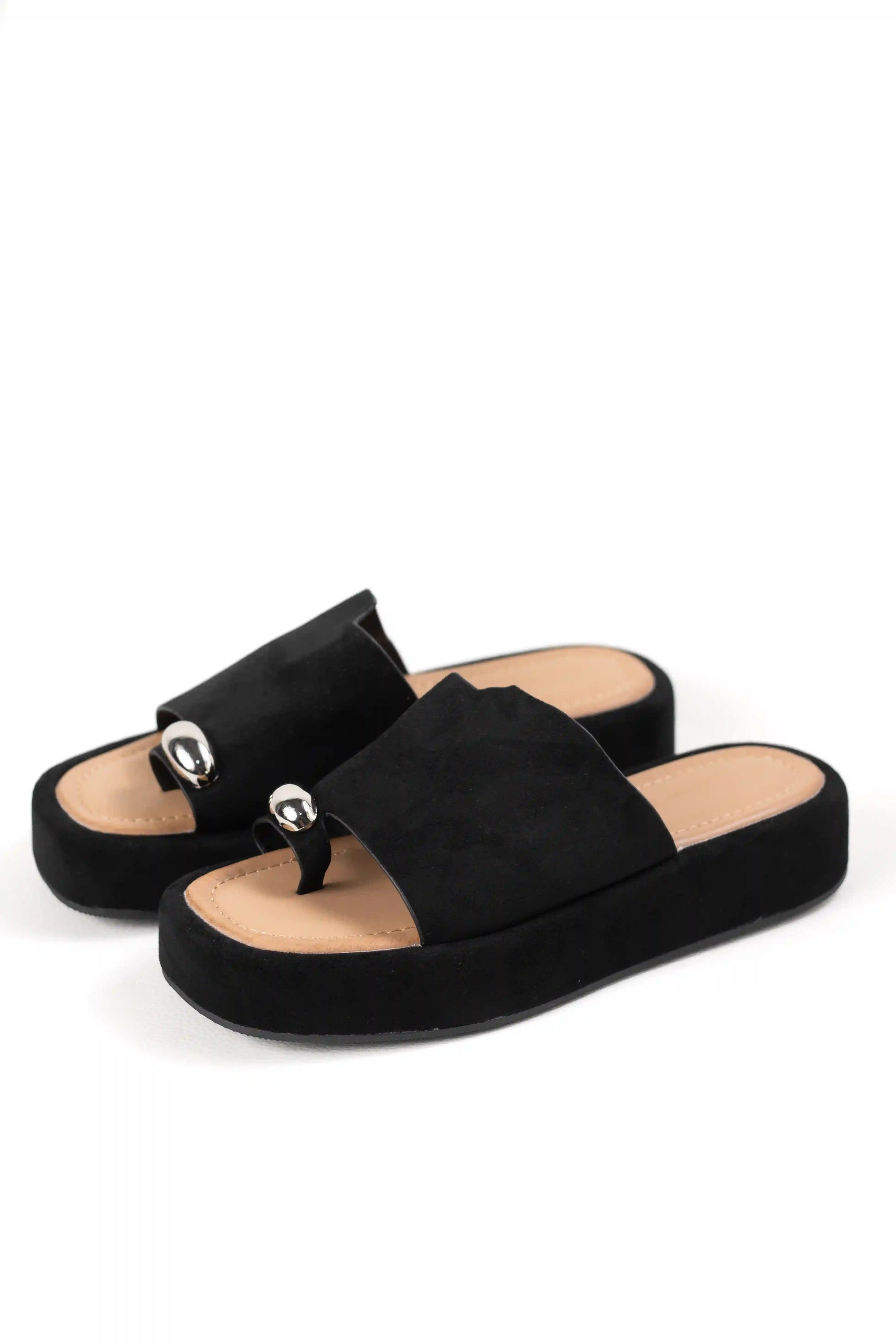 sandalias platafotma con suela acolchada estilo minimalista y detalle metalico color Khaki talla 41