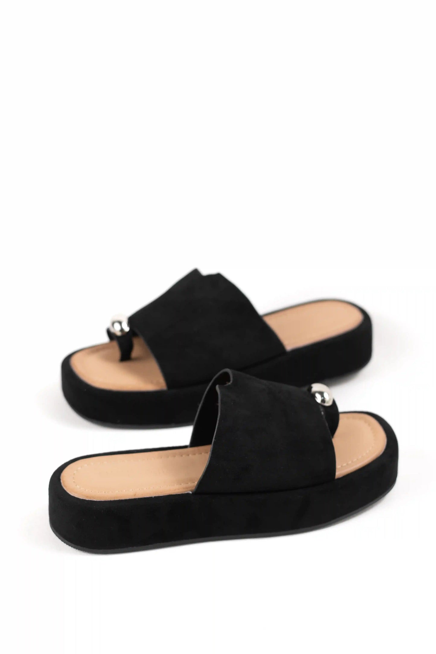 sandalias platafotma con suela acolchada estilo minimalista y detalle metalico color Negro talla 37