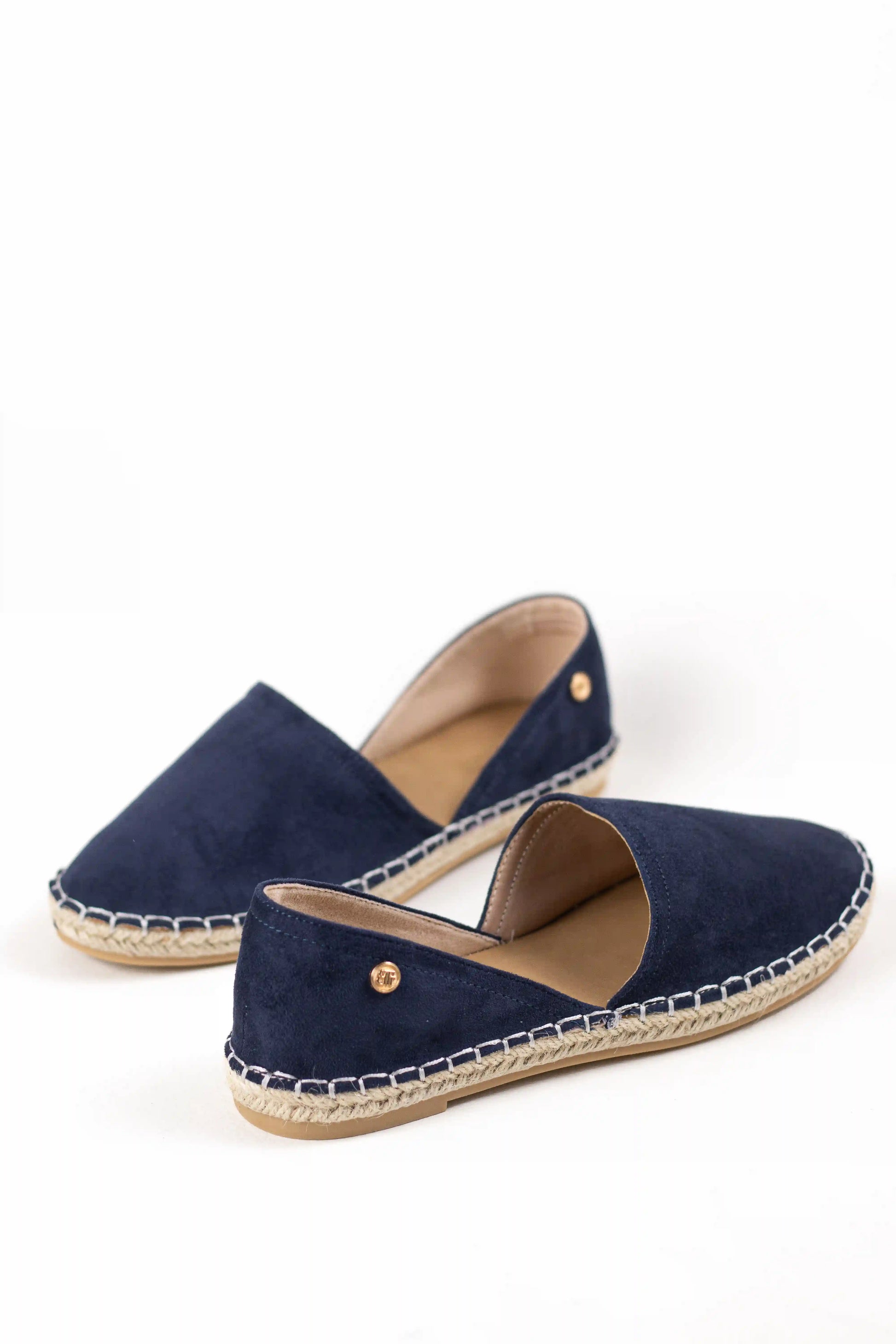 alpargata con suela de yute estilo slip on y puntera cerrada color Negras talla 41