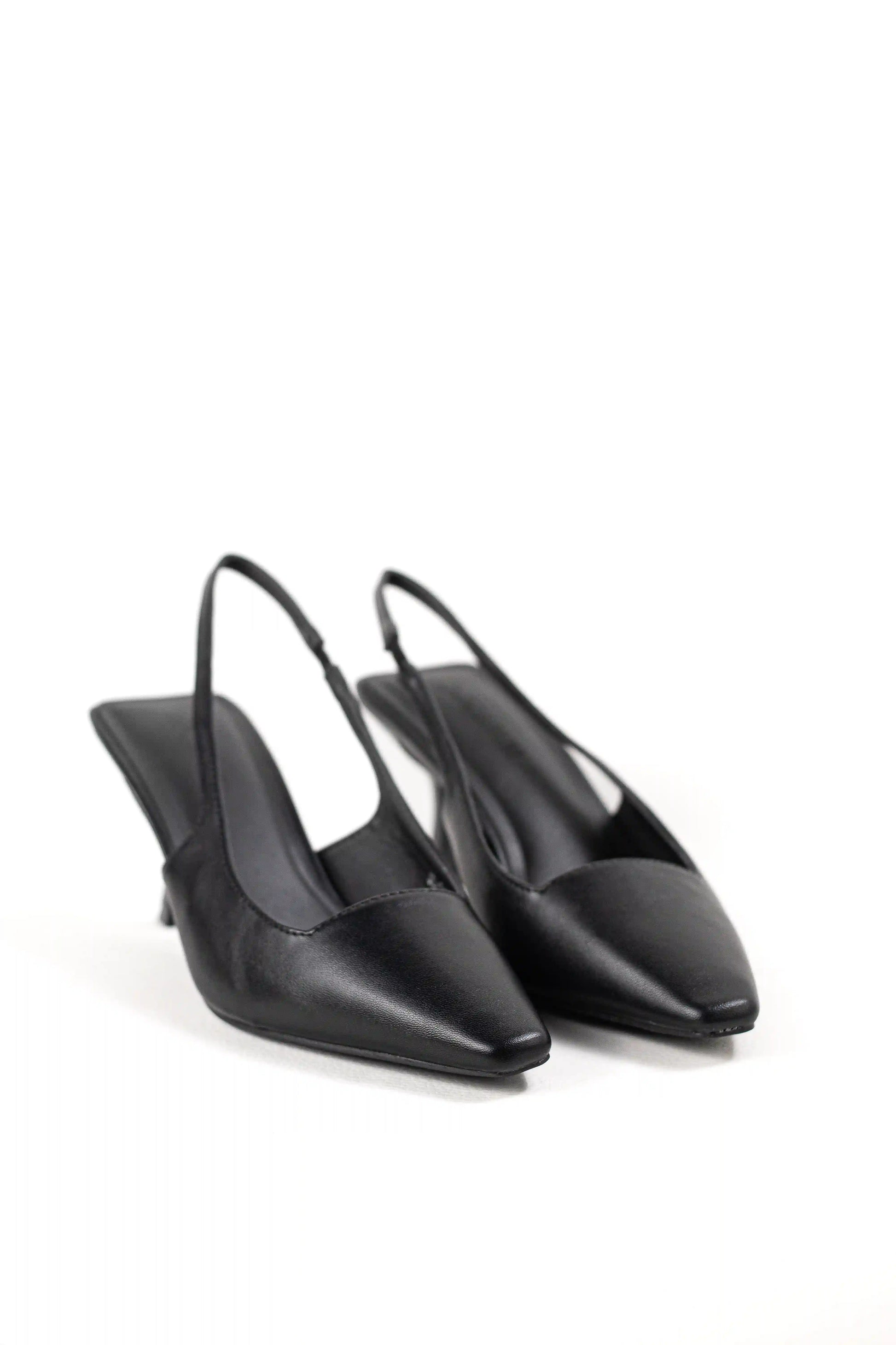 zapato destalonado con tacon alto y punta afilada elegante y comodo color Negro talla 36