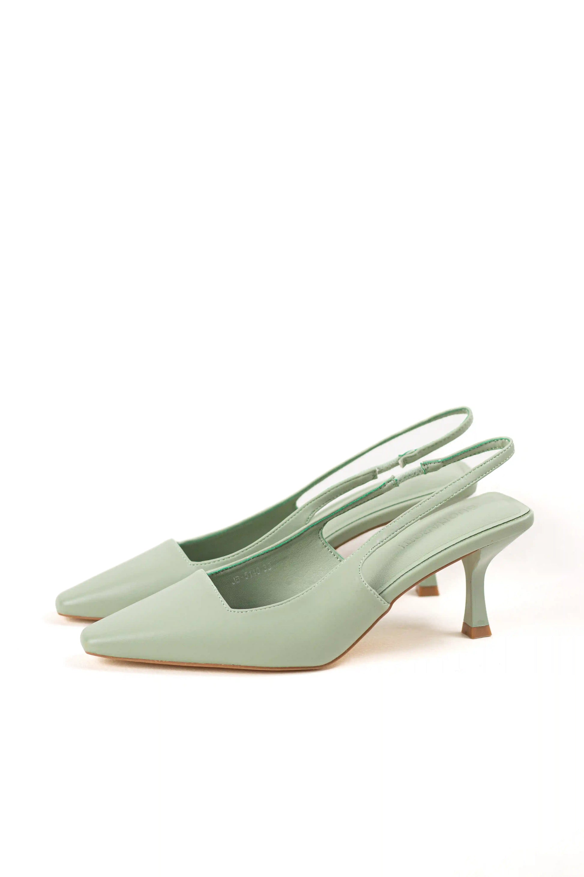 zapato destalonado con tacon alto y punta afilada elegante y comodo color Negro talla 40