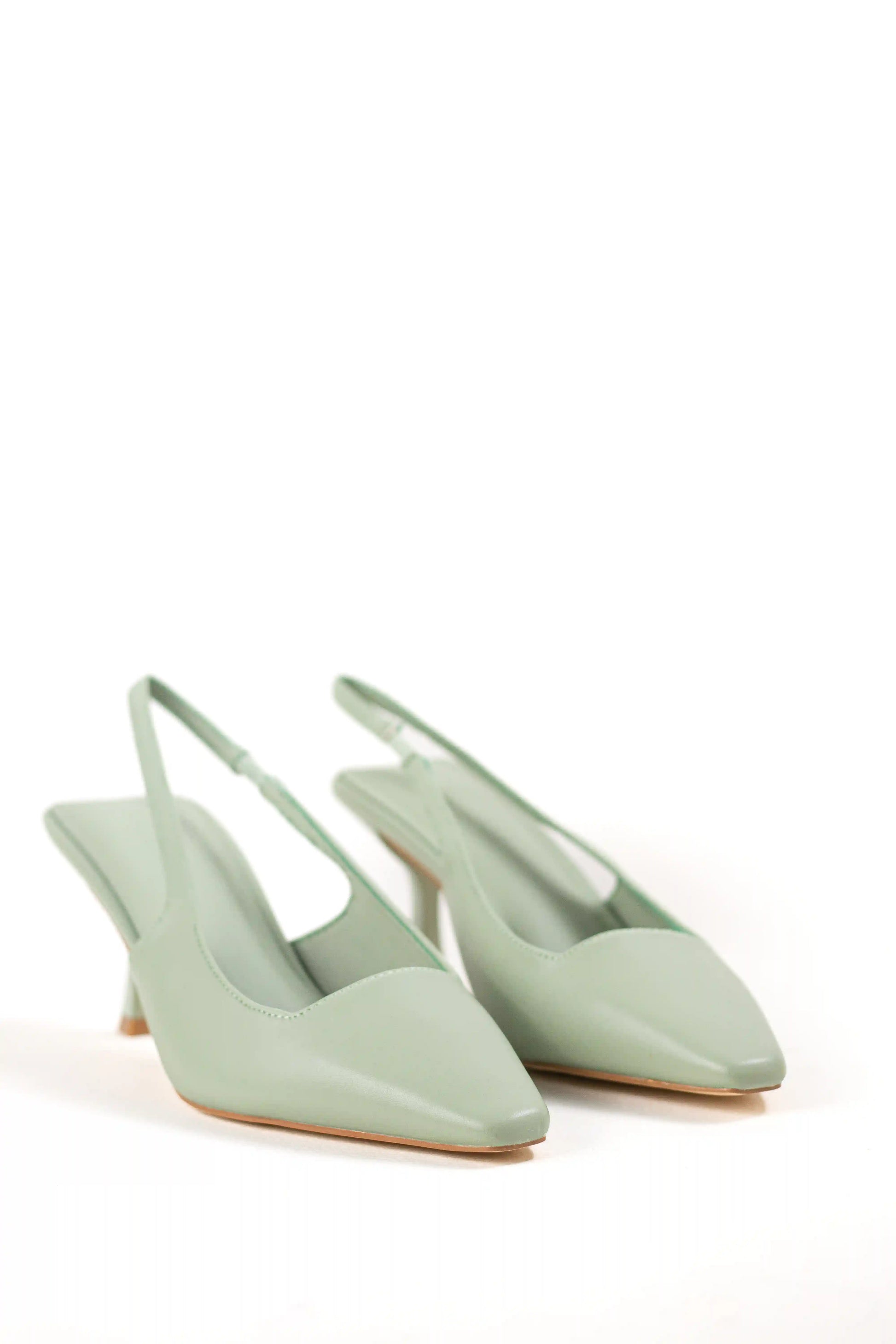 zapato destalonado con tacon alto y punta afilada elegante y comodo color Negro talla 41