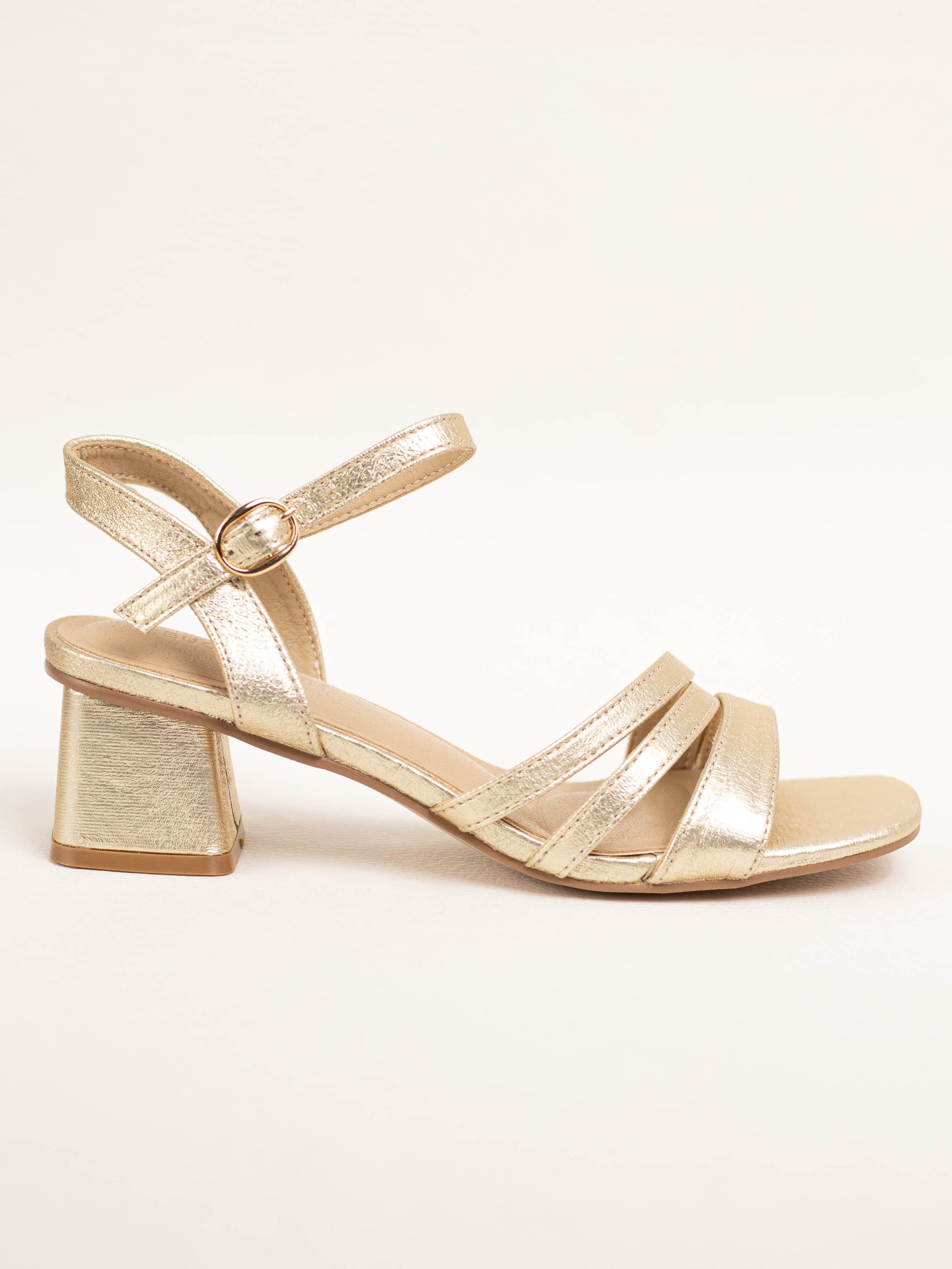 sandalias doradas con tacon bajo color Dorado talla 41