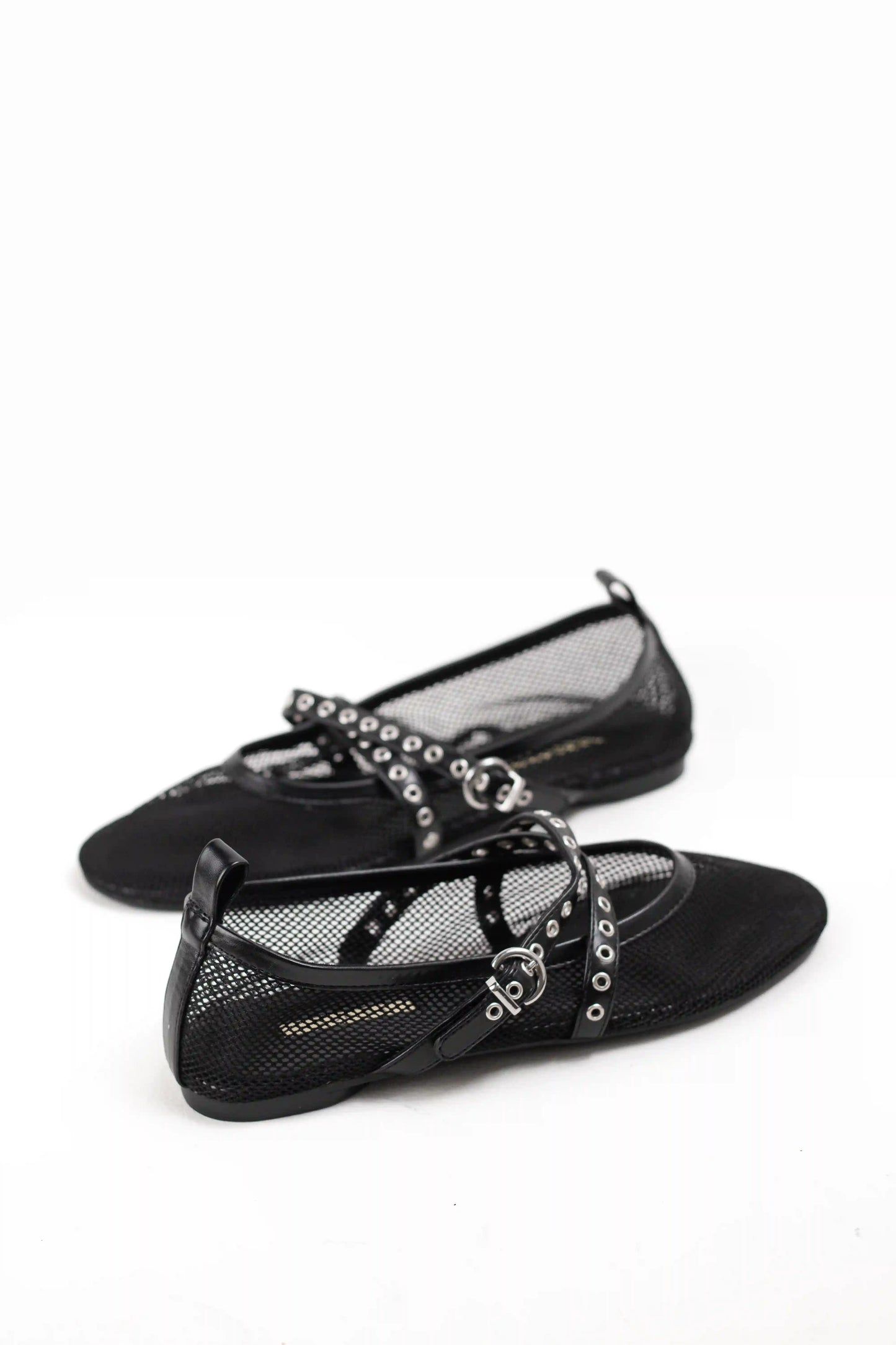 bailarinas de malla transpirable con tiras cruzadas y tachuelas color Negro talla 38