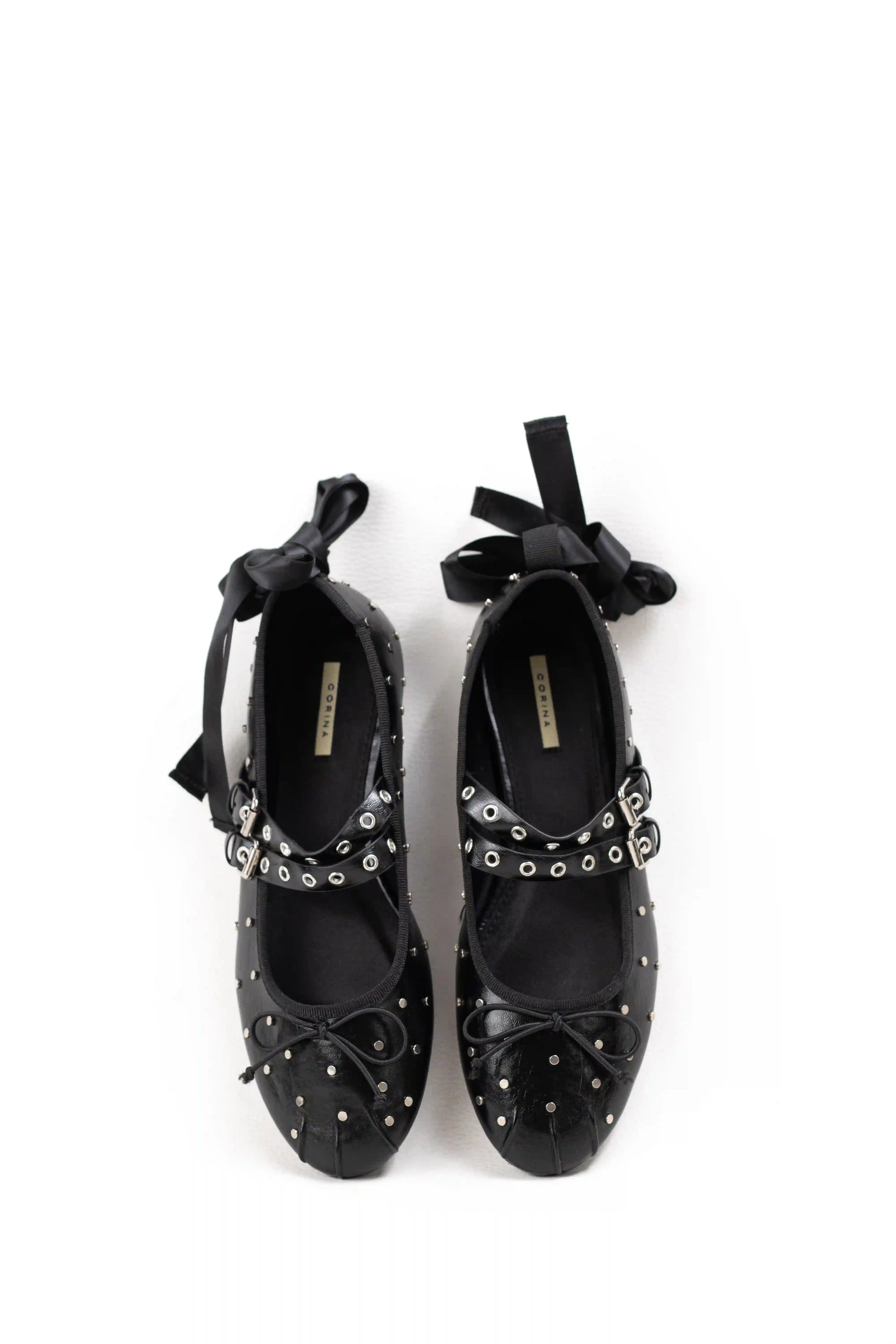 bailarina negra con tachuelas doble hebilla y cintas al tobillo corina color Negro talla 39