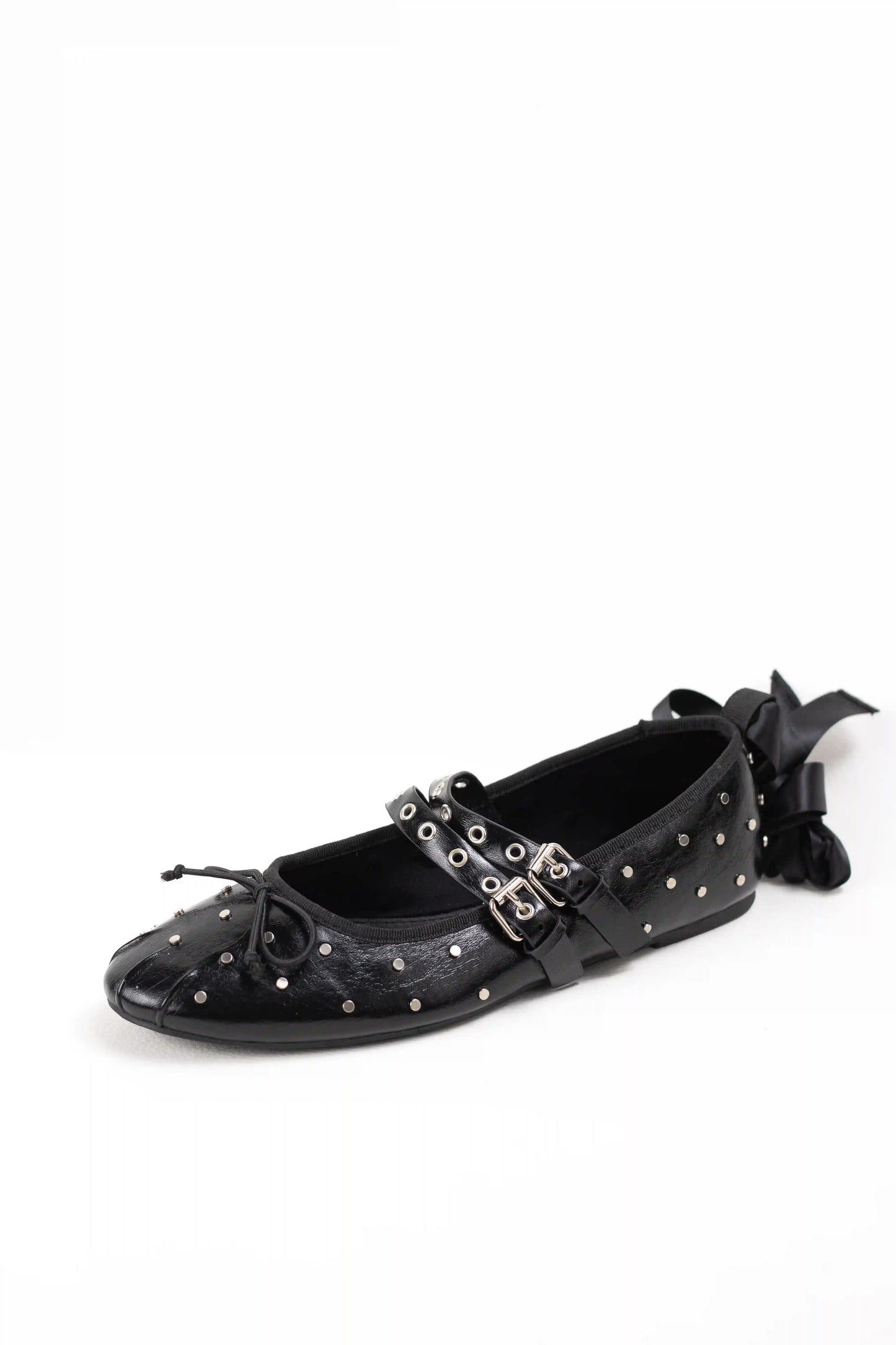 bailarina negra con tachuelas doble hebilla y cintas al tobillo corina color Negro talla 41