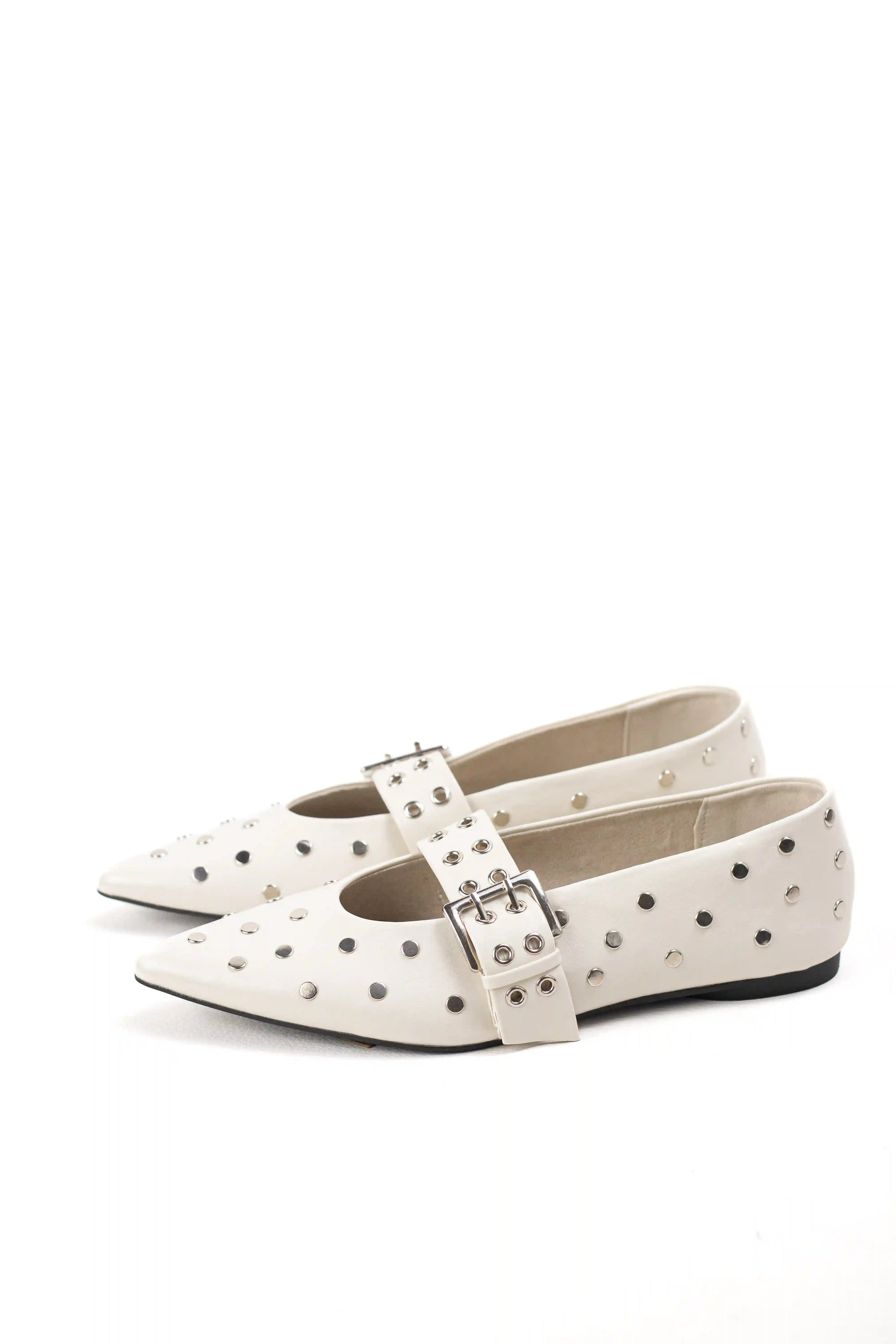 bailarina con tachuelas y hebilla ajustable corina color Negro talla 40