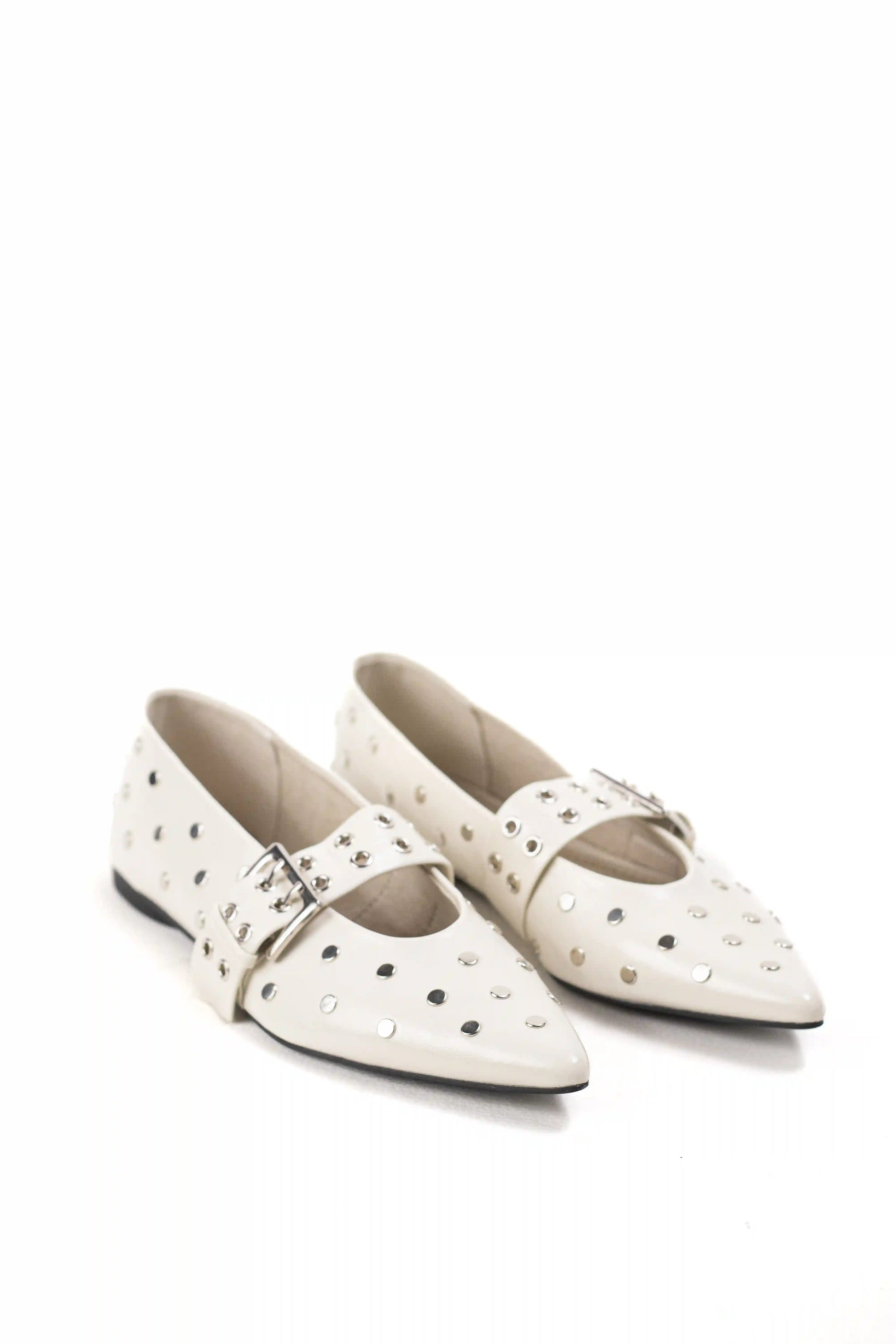 bailarina con tachuelas y hebilla ajustable corina color Negro talla 41