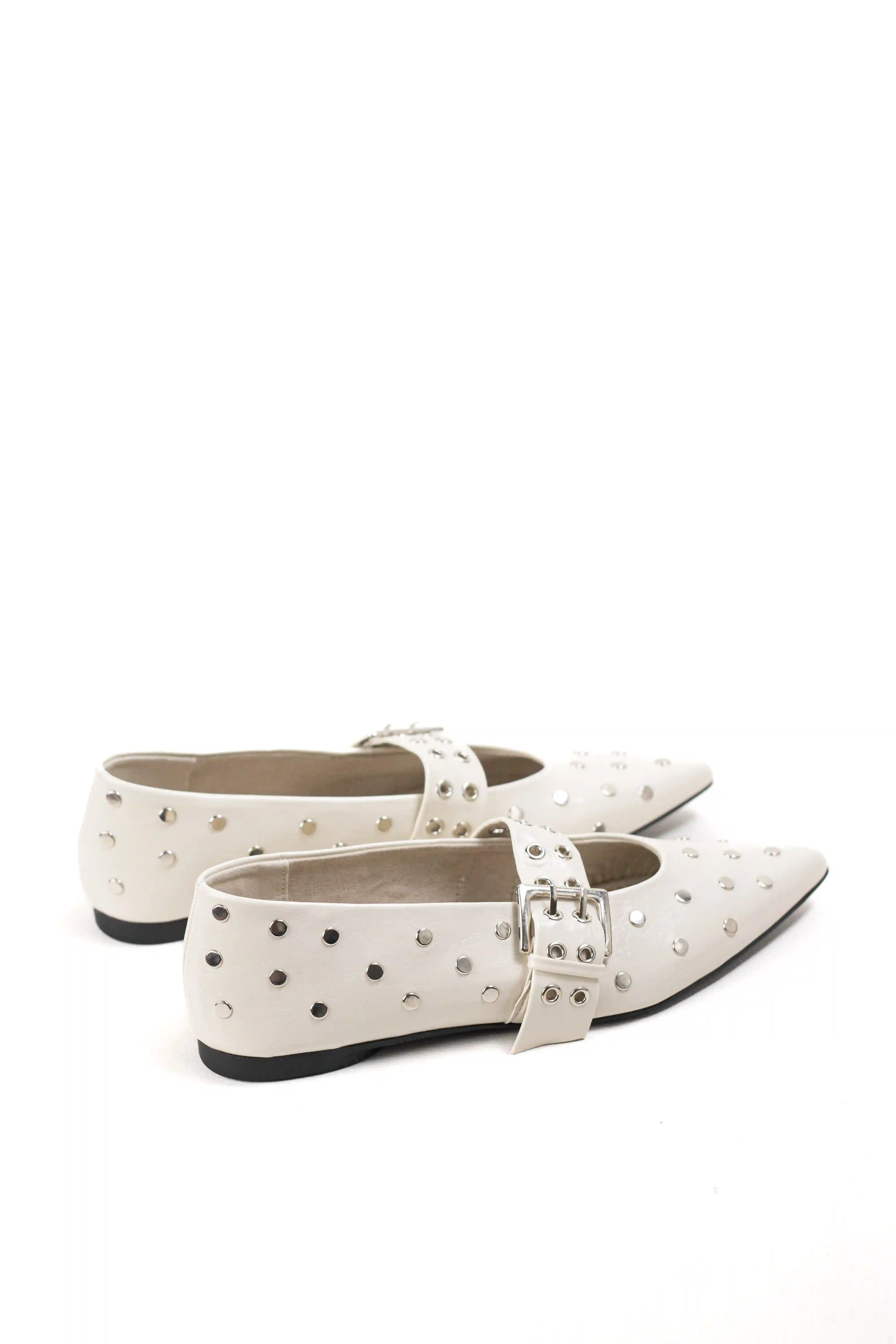 bailarina con tachuelas y hebilla ajustable corina color Beige talla 35