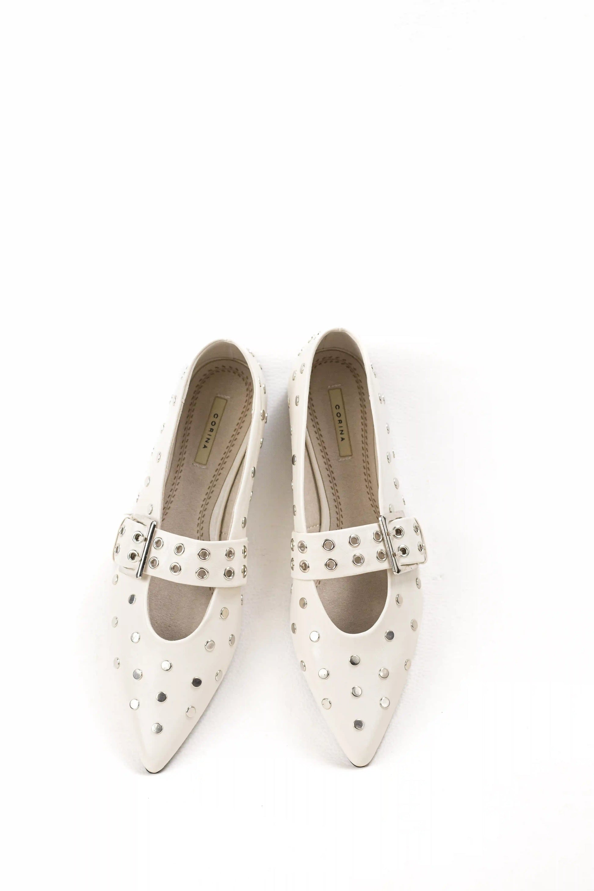 bailarina con tachuelas y hebilla ajustable corina color Beige talla 36