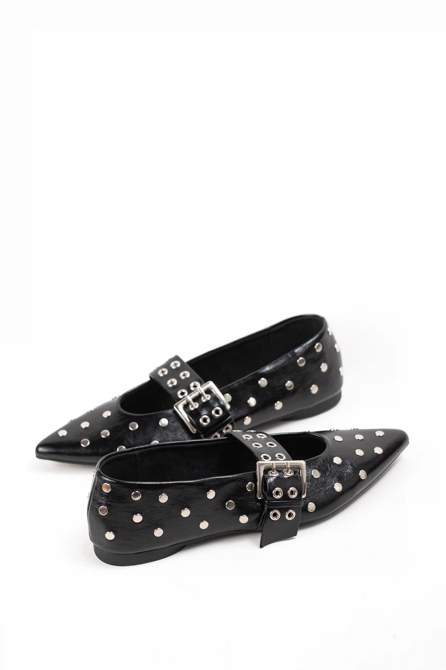 bailarina con tachuelas y hebilla ajustable corina color Negro talla 37