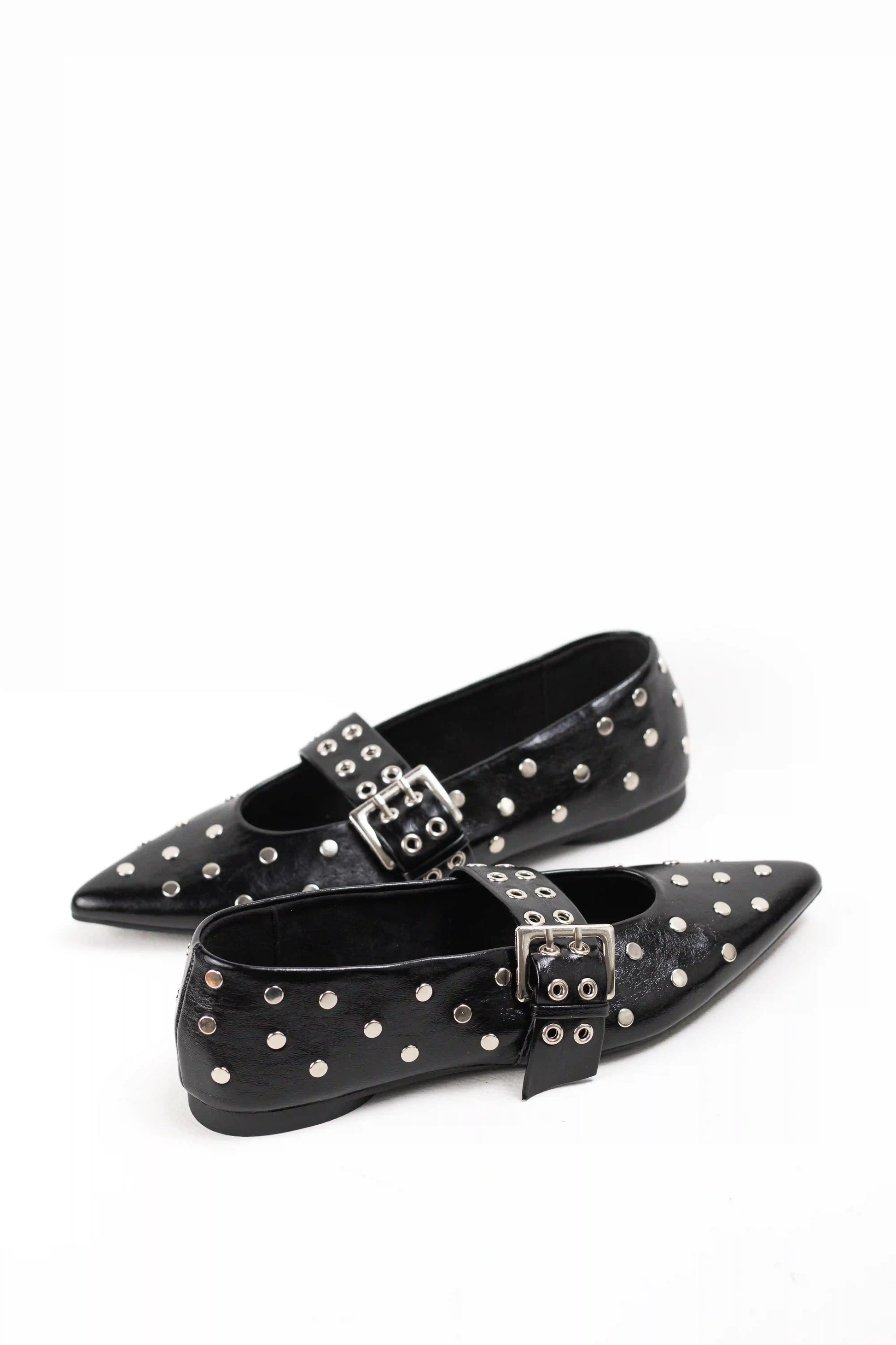 bailarina con tachuelas y hebilla ajustable corina color Negro talla 37