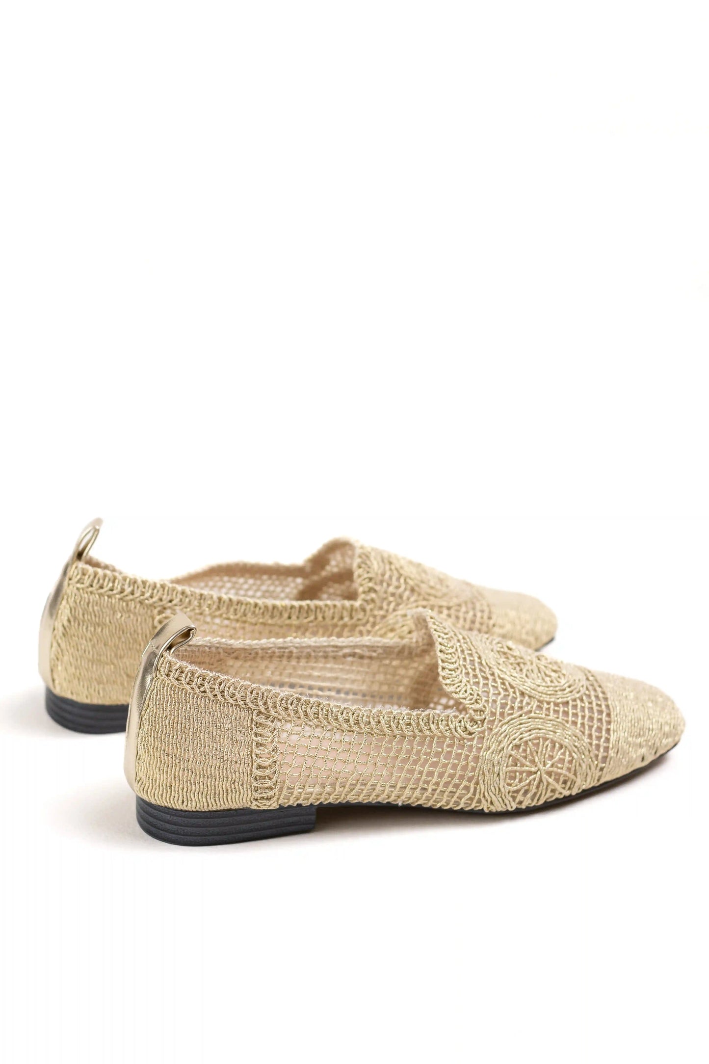 mocasines de malla calada con diseno artesanal y suela plana color Dorado talla 39