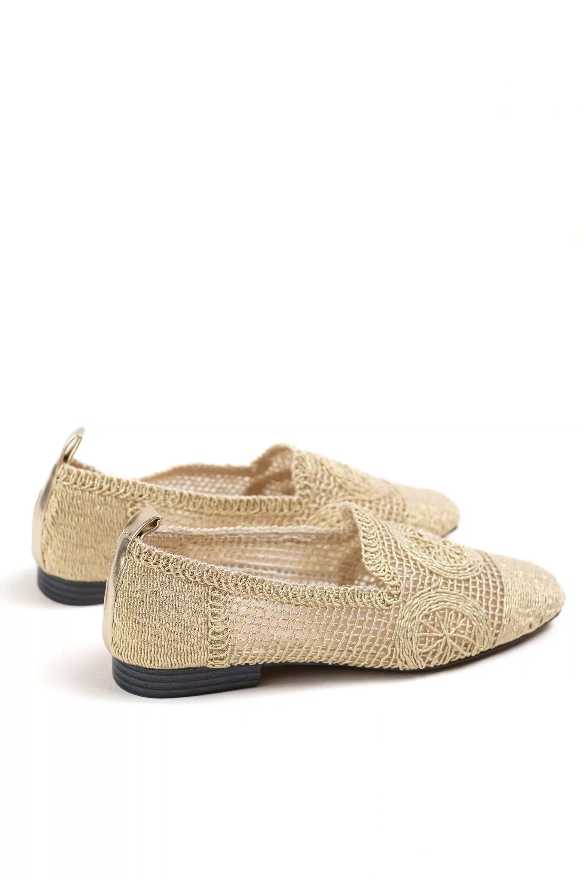 mocasines de malla calada con diseno artesanal y suela plana color Dorado talla 39