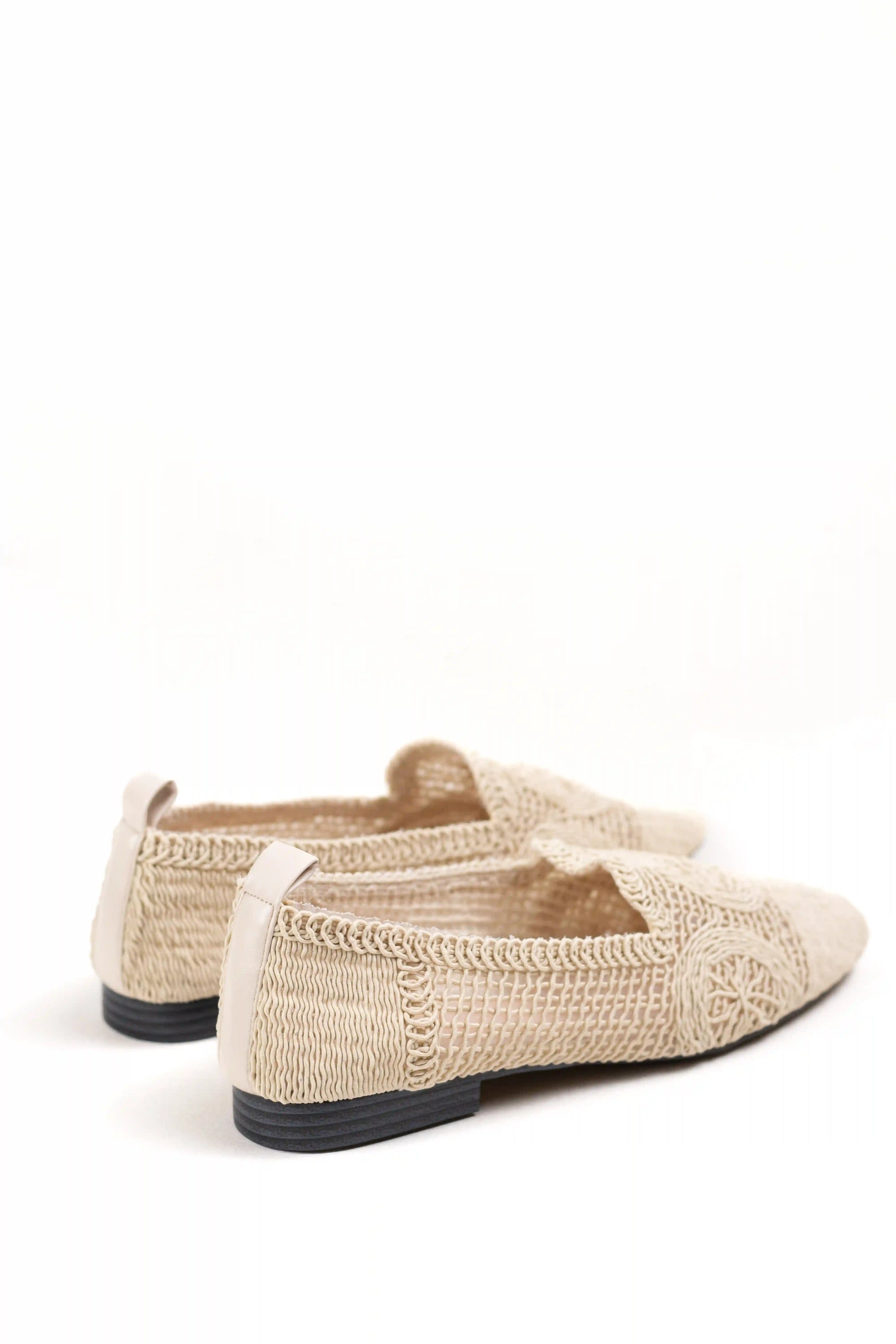 mocasines de malla calada con diseno artesanal y suela plana color Beige talla 38