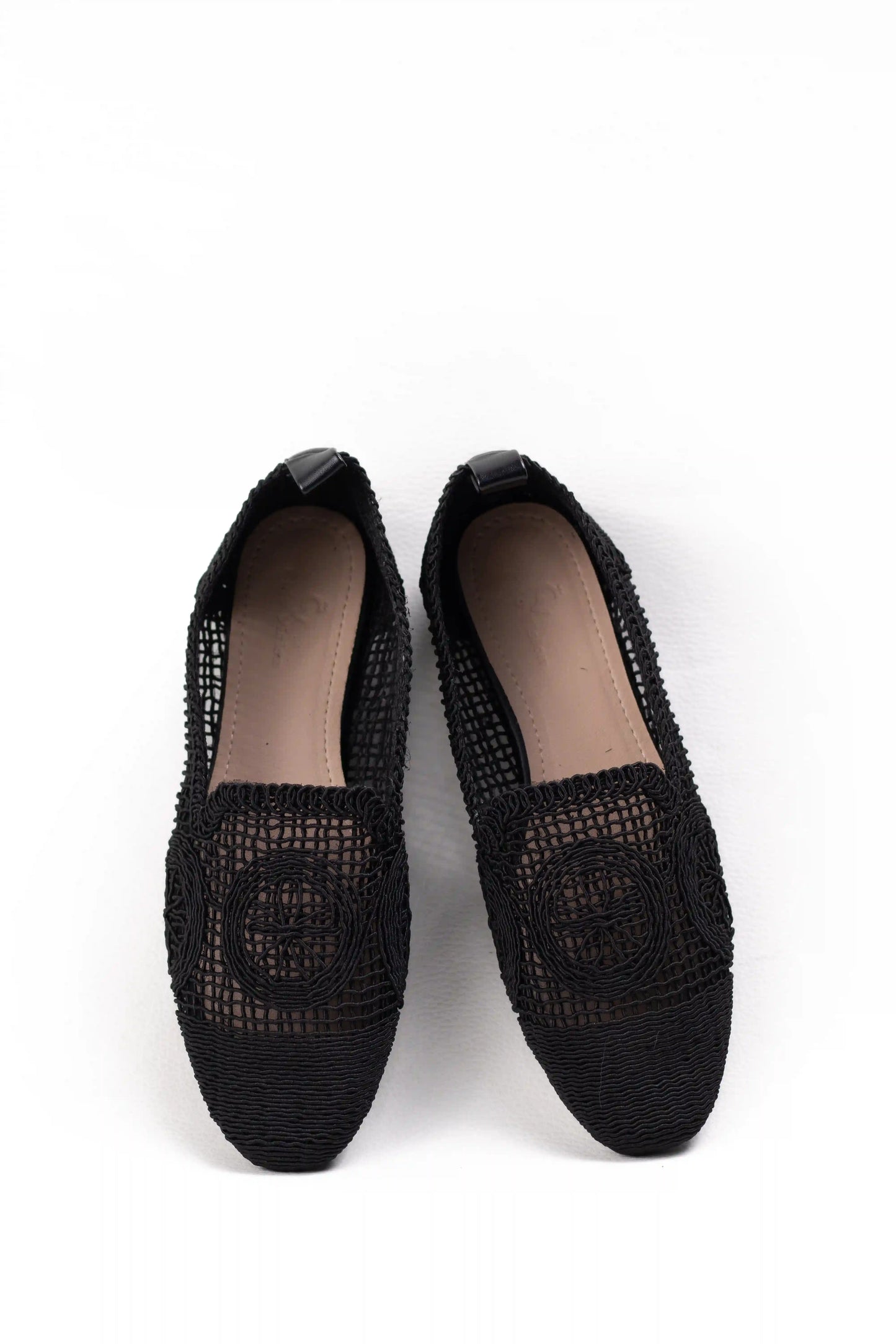 mocasines de malla calada con diseno artesanal y suela plana color Negro talla 36