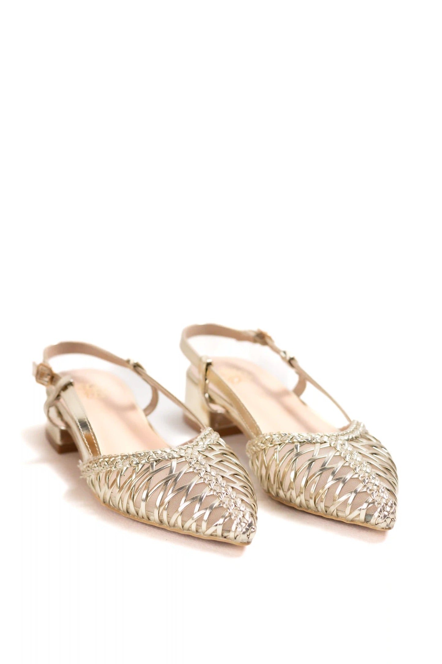 zapatos destalonados con tiras entrelazadas y tacon metalizado color Dorado talla 37