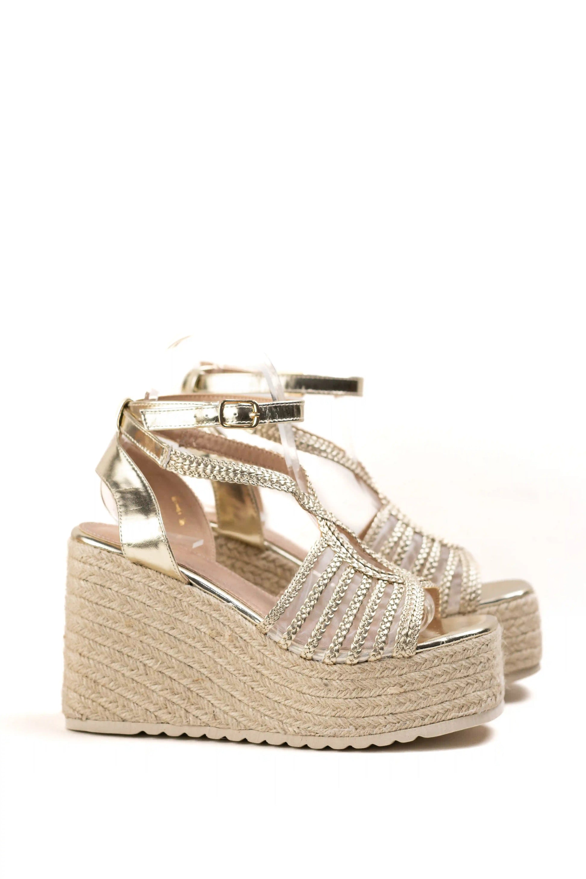 sandalias de cunas de esparto con plataforma y pulsera ajustable color Doradas talla 39