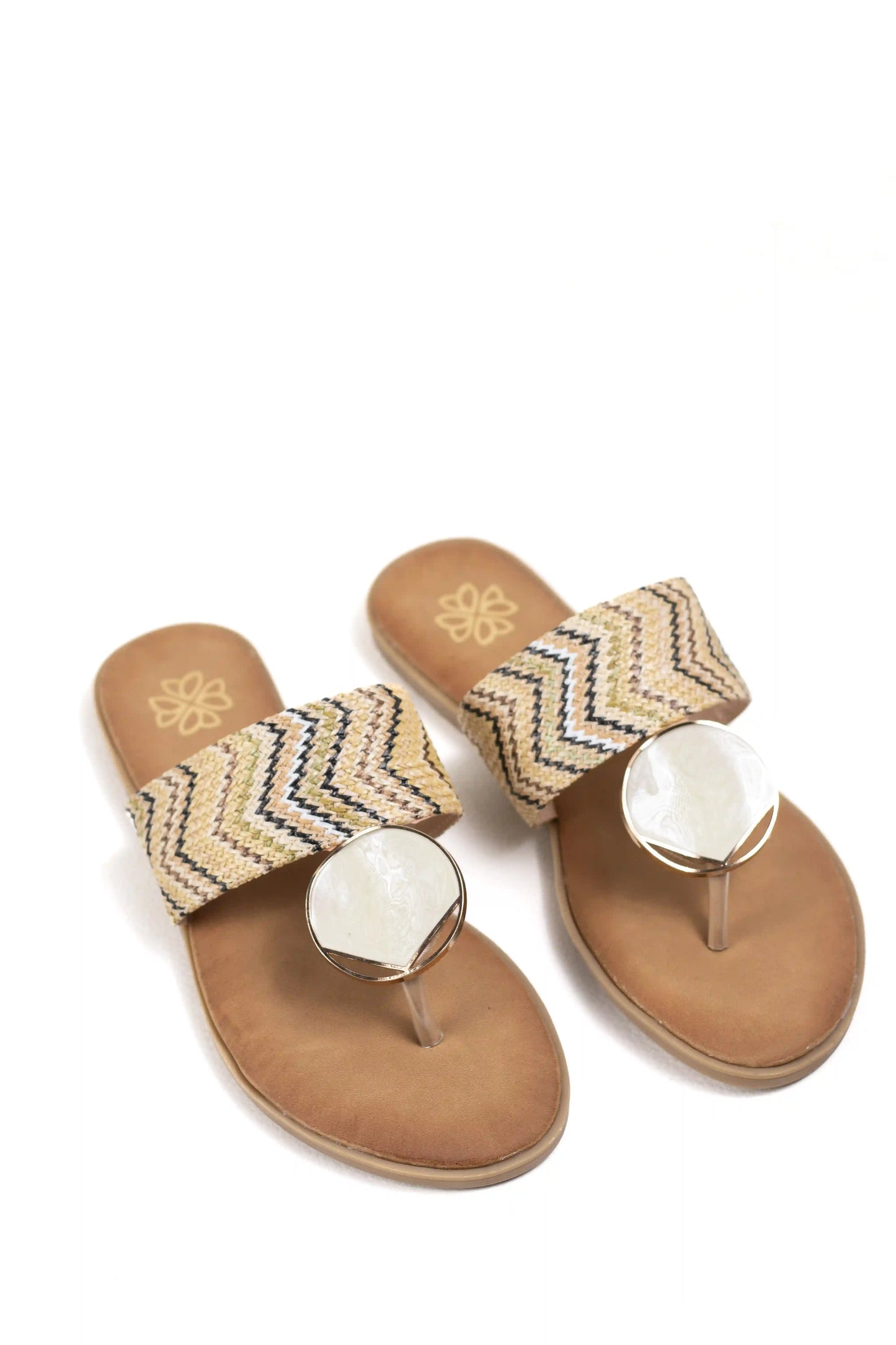 sandalias planas estilo boho con detalles de nacar y tejido multicolor color Apricot talla 36