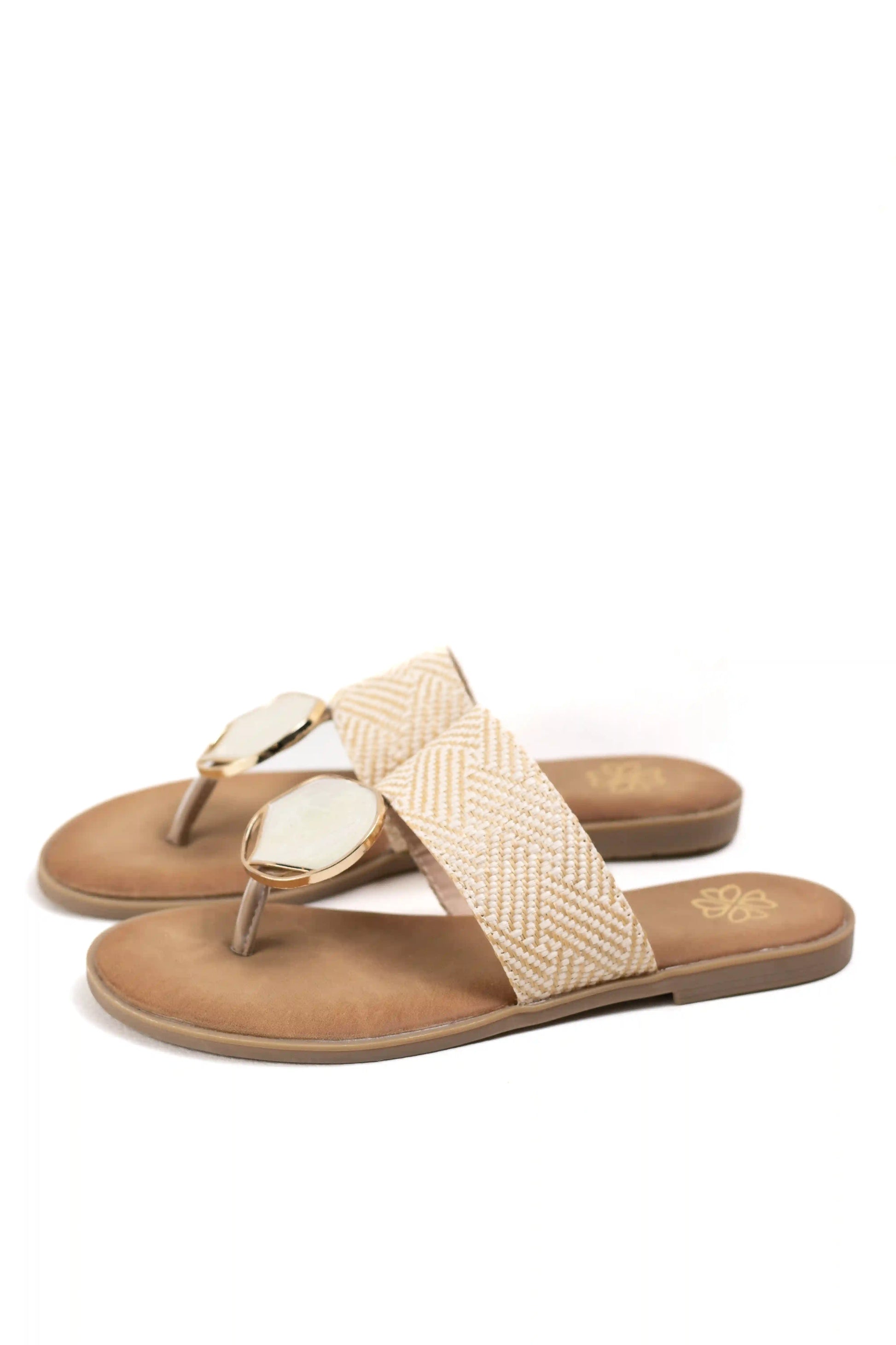 sandalias planas estilo boho con detalles de nacar y tejido multicolor color Apricot talla 40